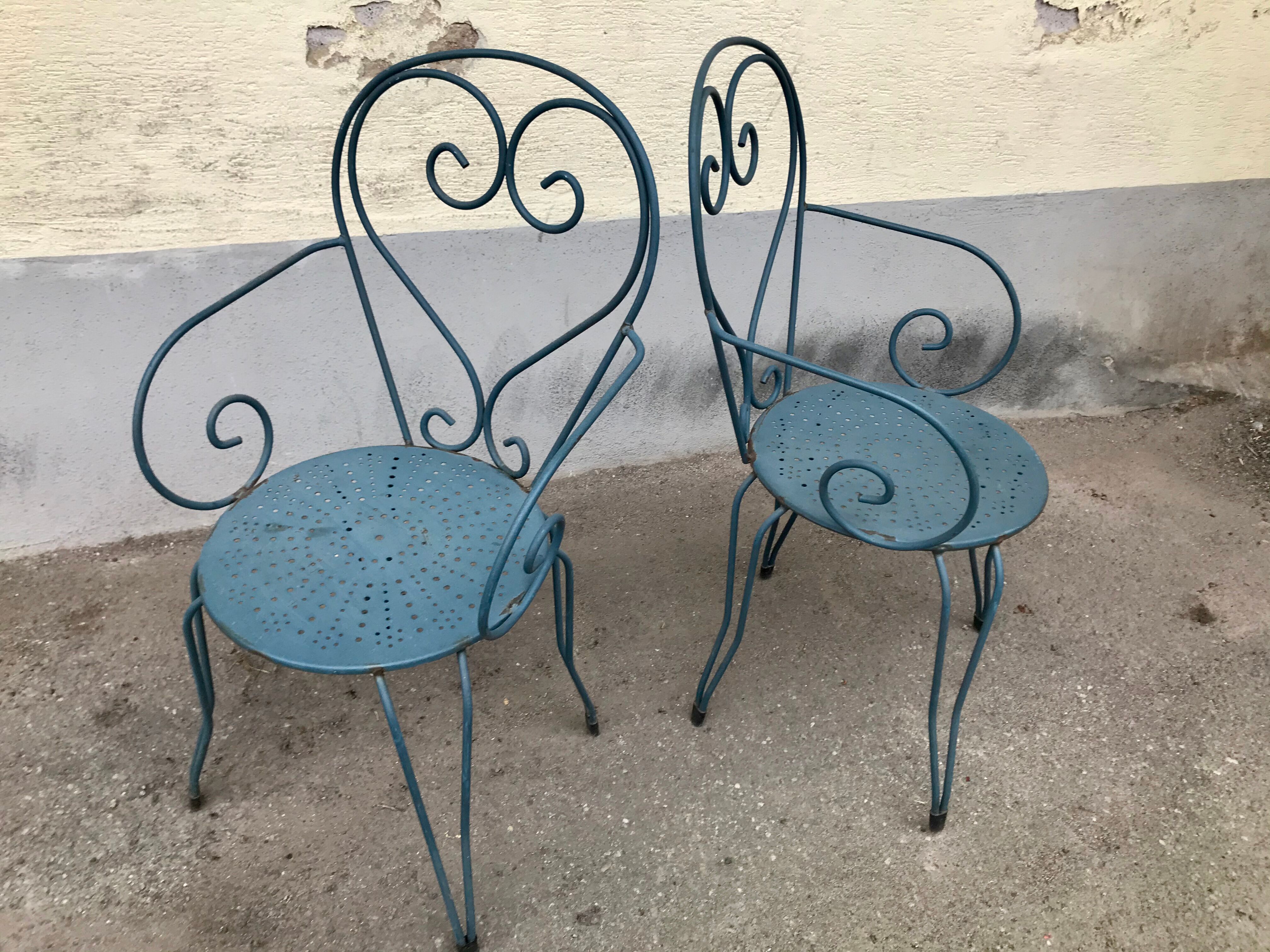 1 Table and 2 wrought iron garden chairs 1950 vintage