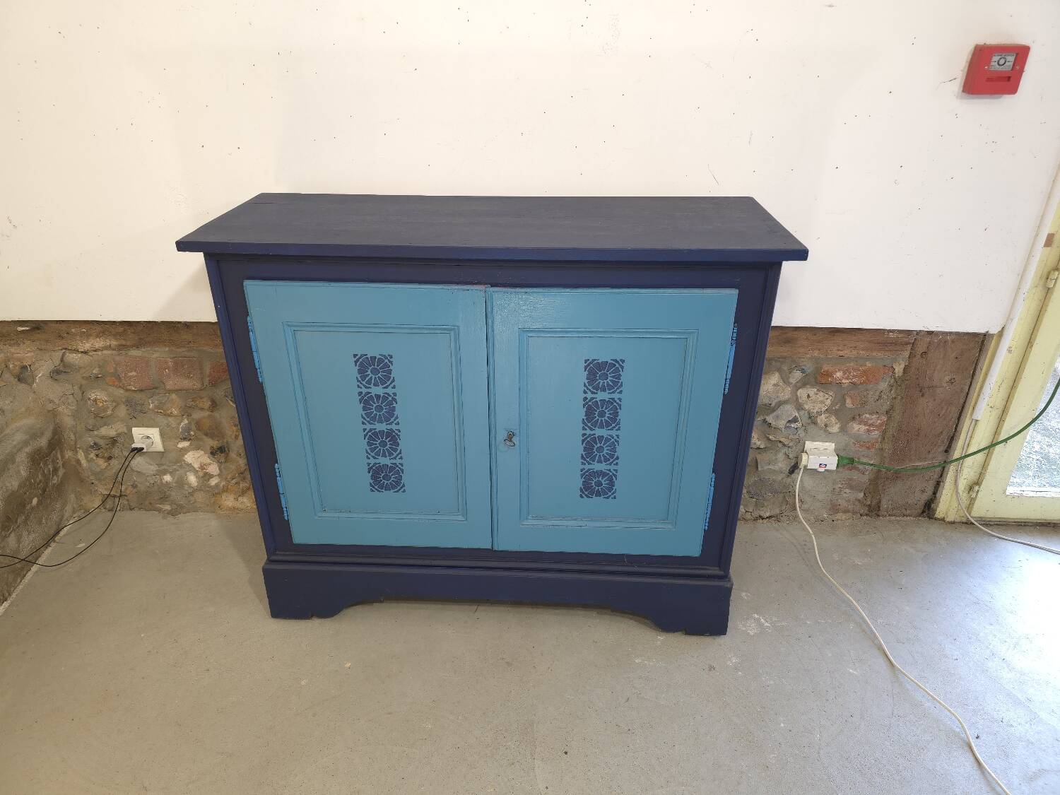 2-door wooden sideboard, 1930