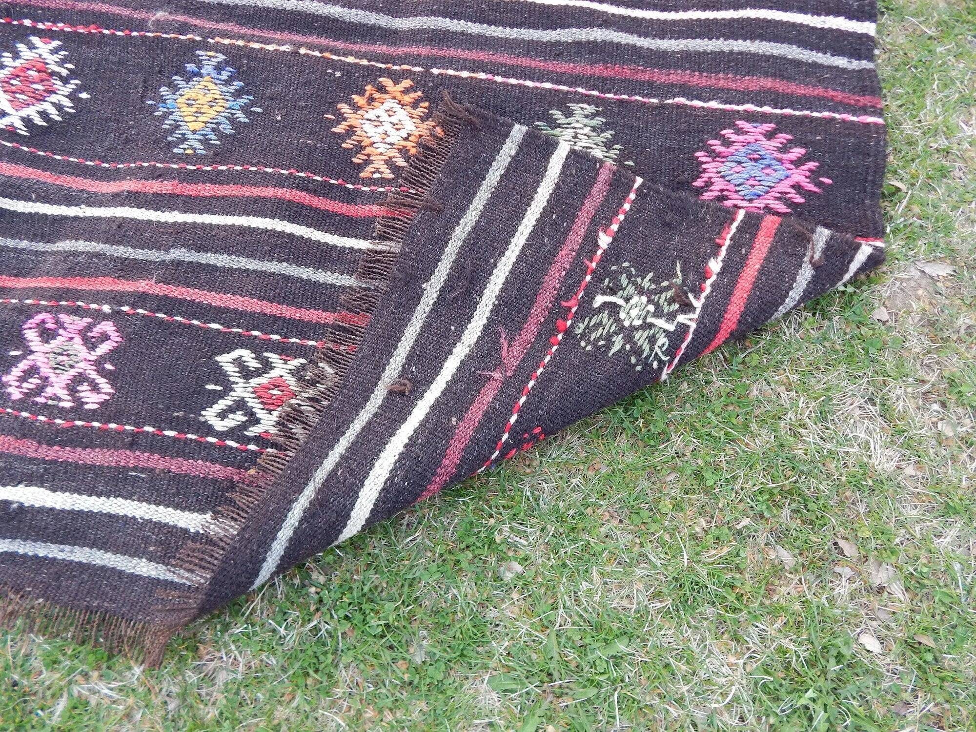 Vintage Turkish kilim handwoven 211x285 cm