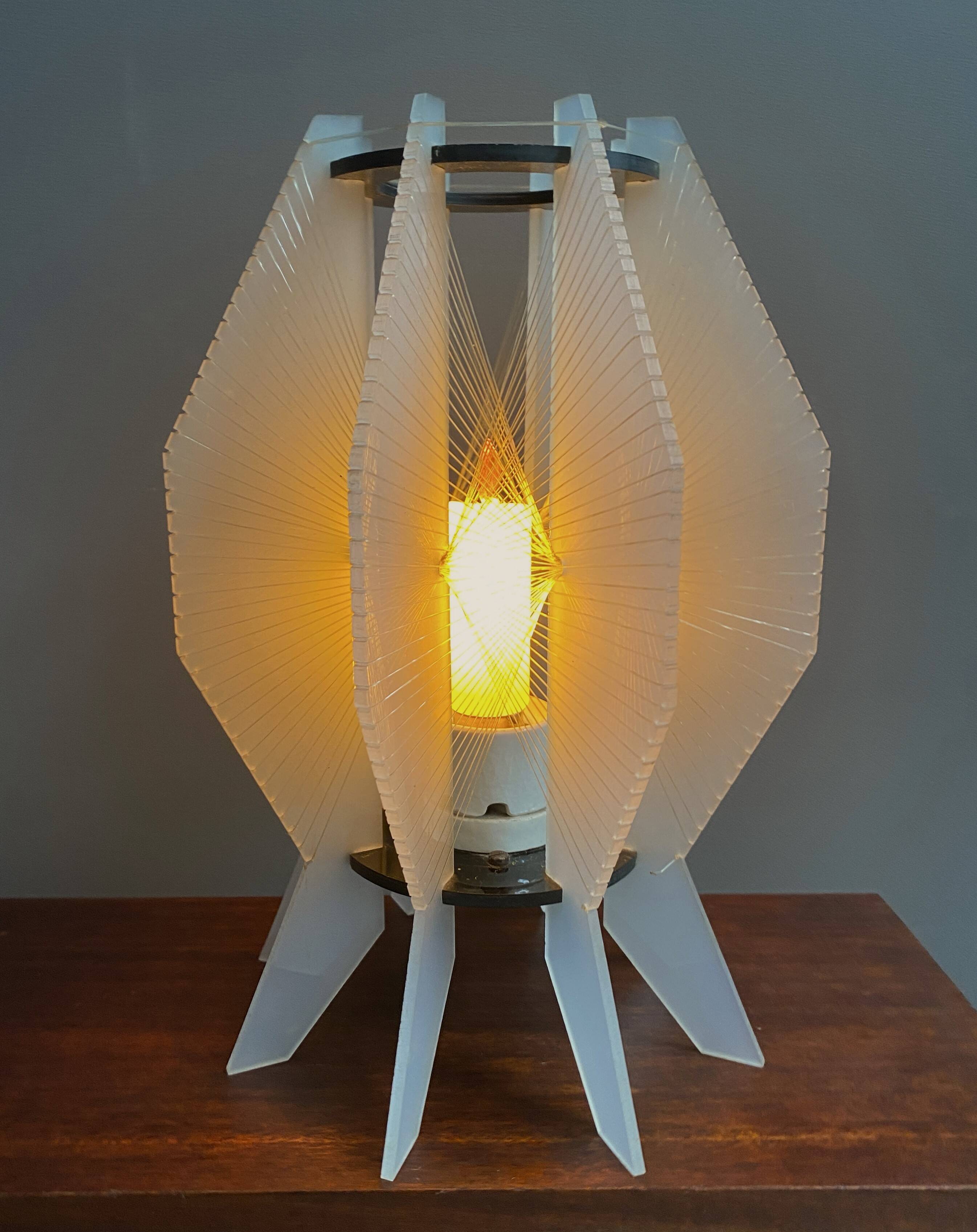 White accrylic wire table lamp 1970s