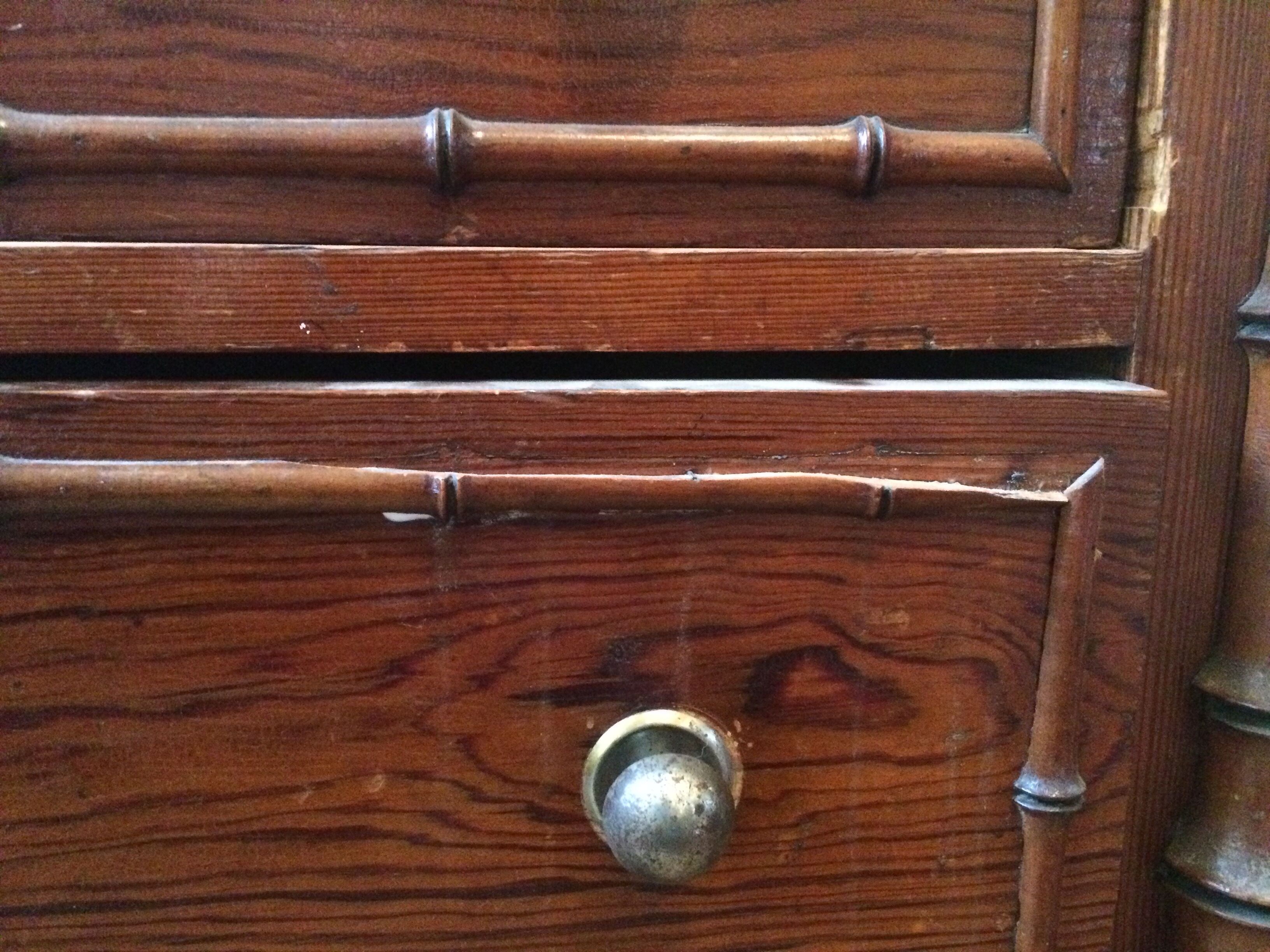 Commode en pitchpin fin XIXème
