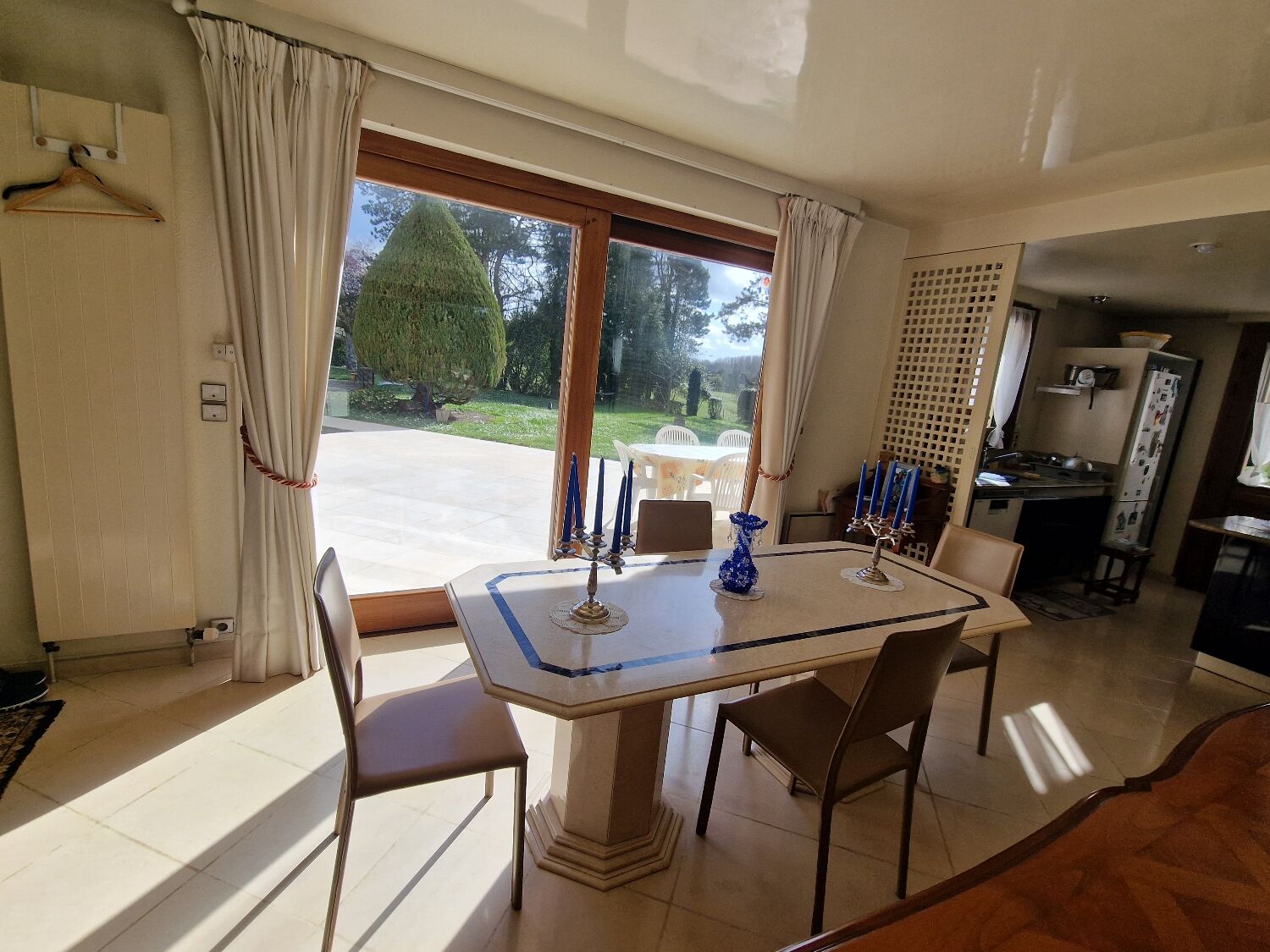 Marble dining table for 6 people.