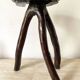 Tabouret tripode artisanal brutaliste