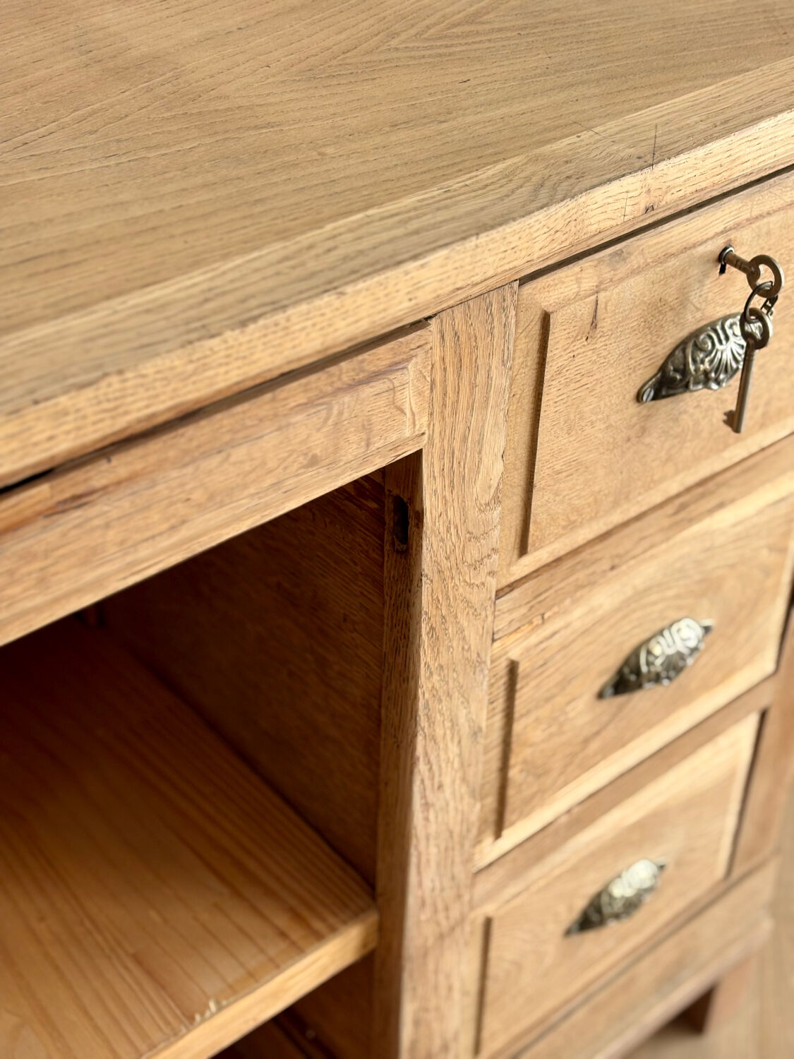 Oak counter