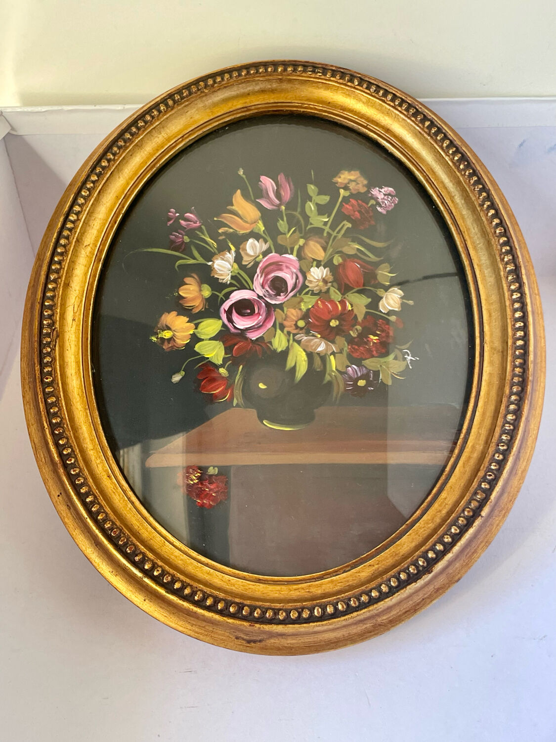 Painting of Flower arrangement in Oval Frame gilded wood measurements 29 cm x 23 cm CONVEX glass