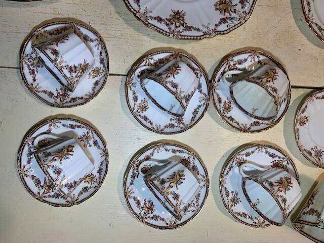 Service à dessert signé William Alsager Adderley, 25 pièces