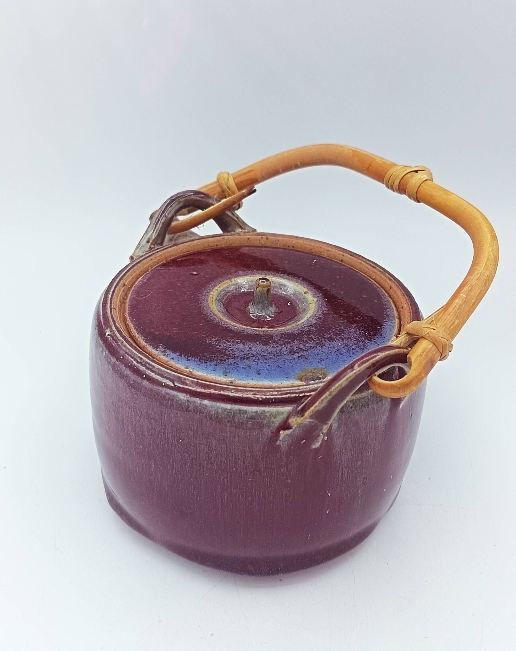 Stoneware teapot - to be identified