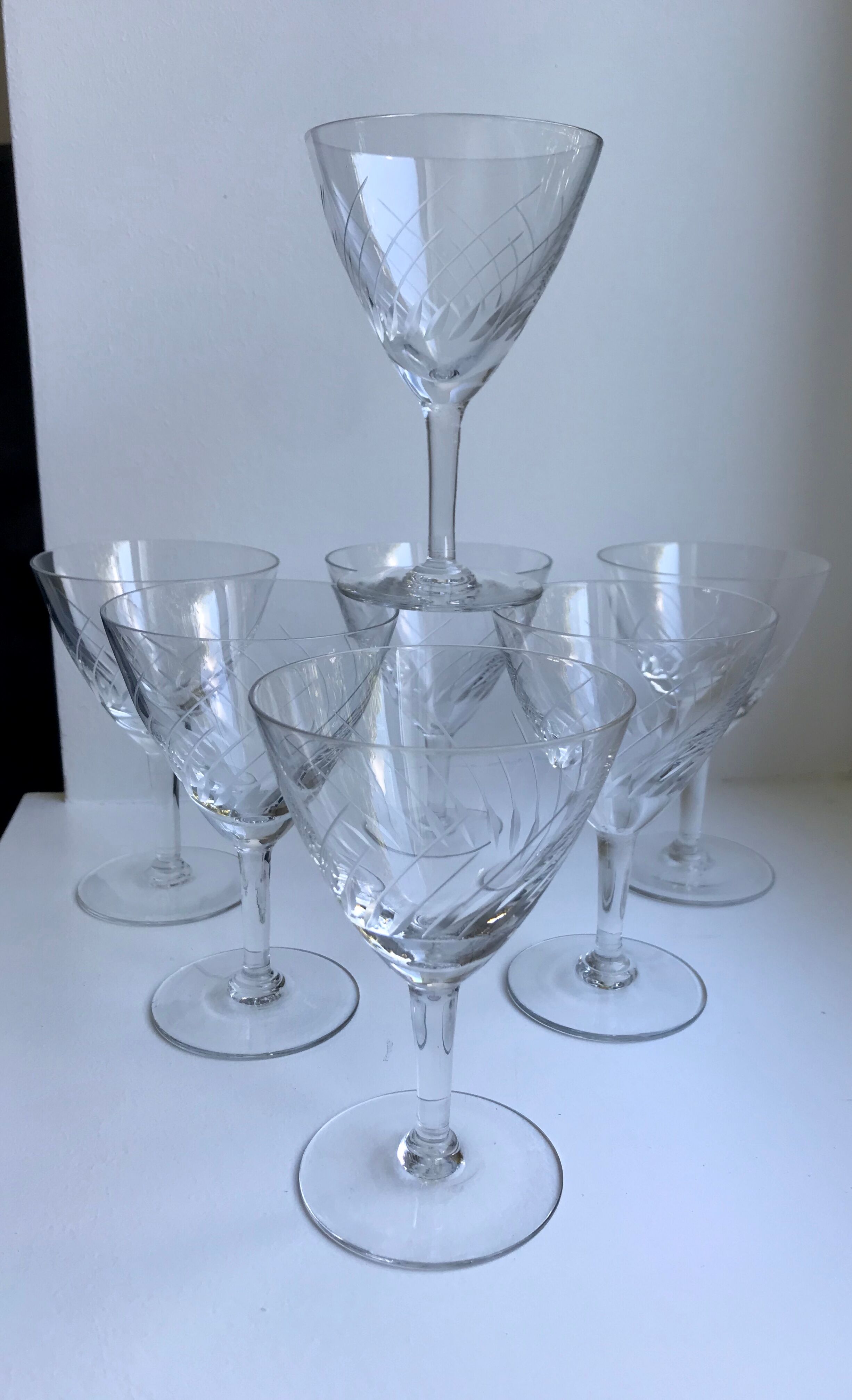 Lot de 7 verres à vin en cristal gravé années 50