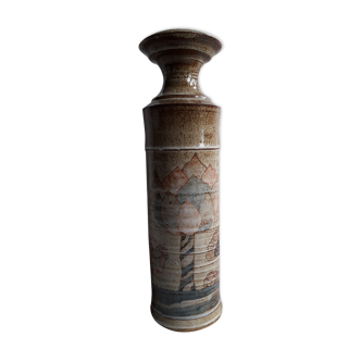 Vintage sandstone vase with naif décor