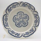 Series of 6 mismatched dinner plates.