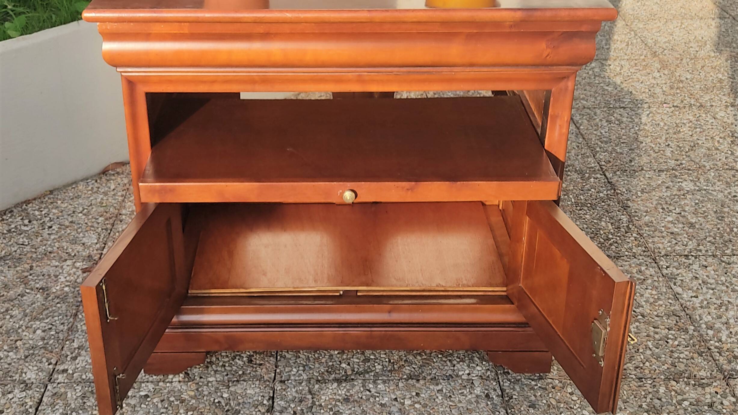 Tv cabinet 2 doors and 1 niche with Pull, in Cherry Solid Louis Philippe style.