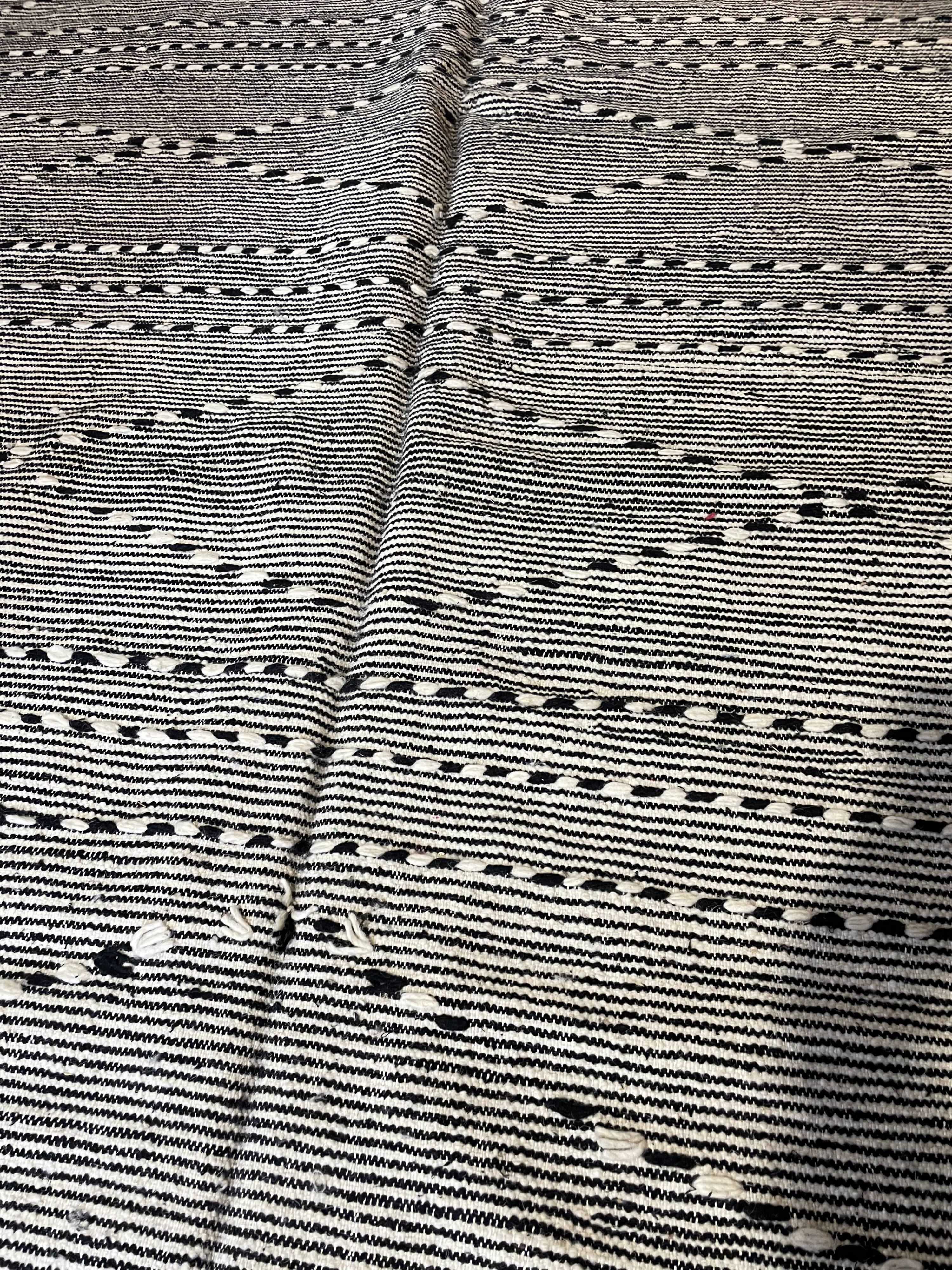 Tapis berbère Kilim noir et blanc 280x185cm