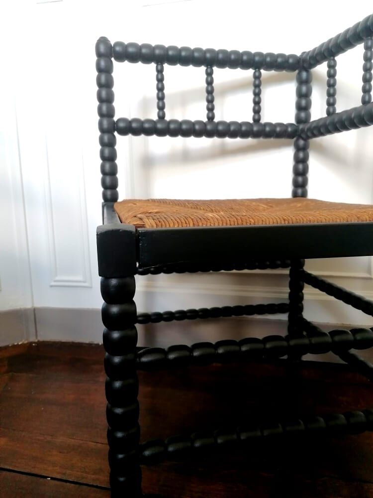 Fauteuil et chaise d'angle de style Louis XIII