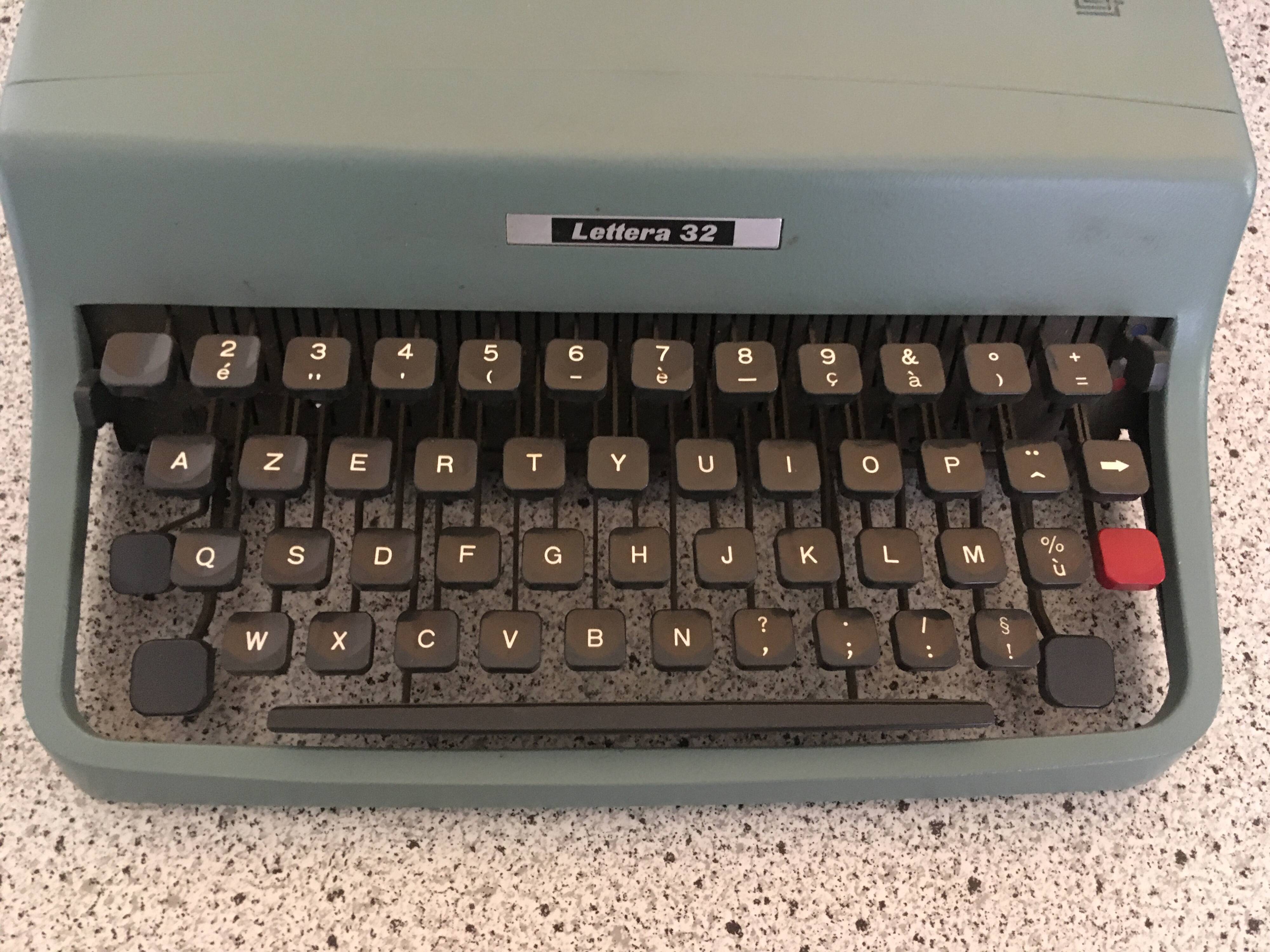 Olivetti Lettera 32 typewriter