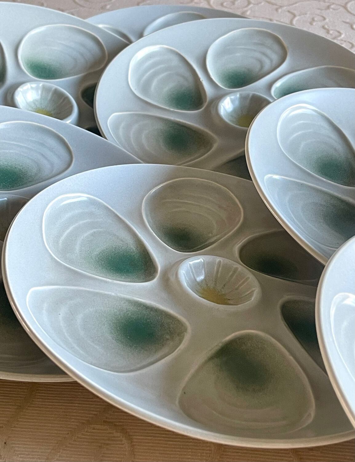 11 oyster plates 1960.