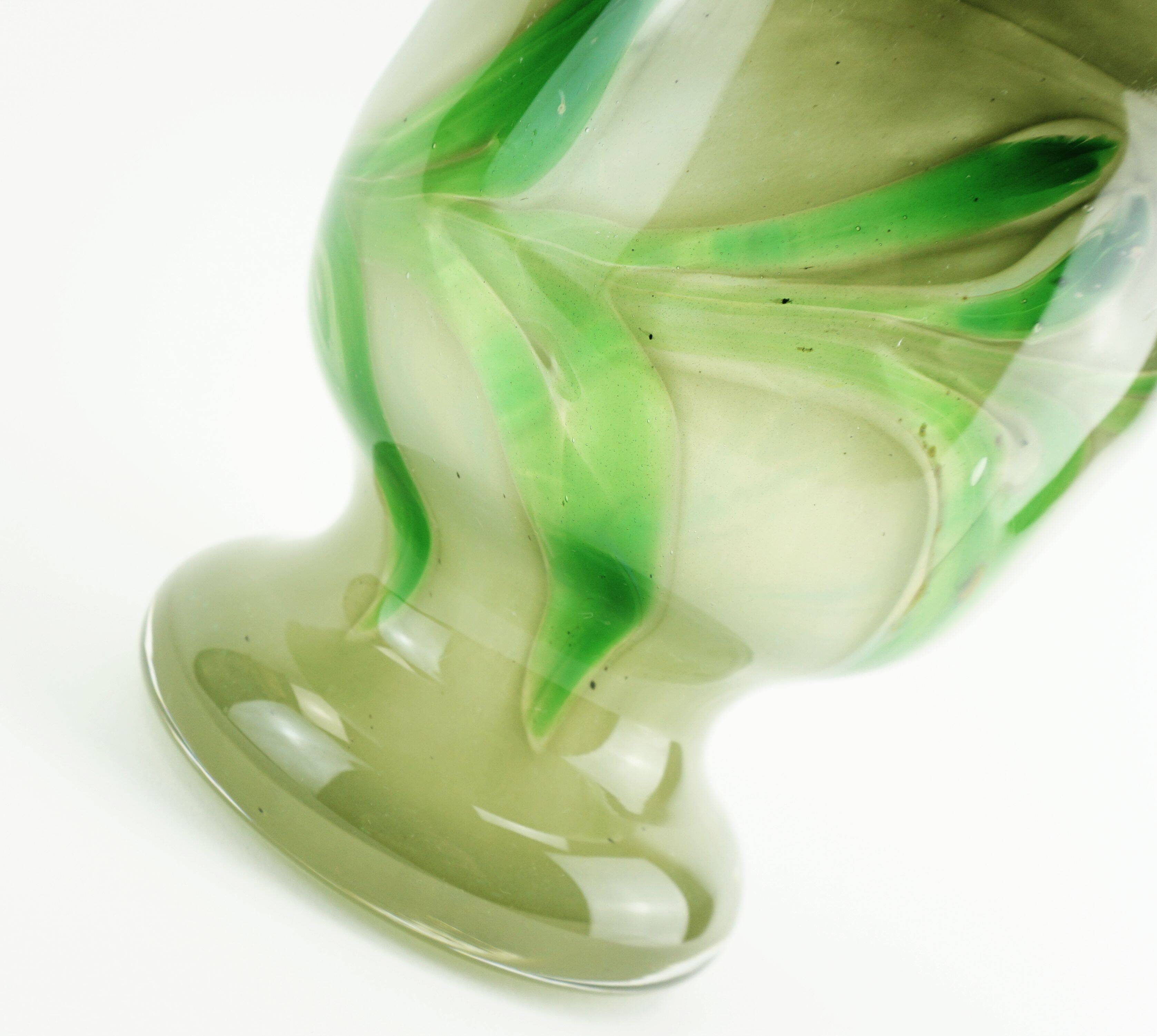 vase en verre vintage par Erwin Eisch, différentes nuances de vert et verre clair
