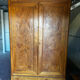 Armoire en orme massif d’époque Restauration, XIXe siècle