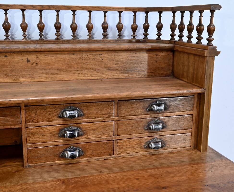 Oak apothecary counter – 1920