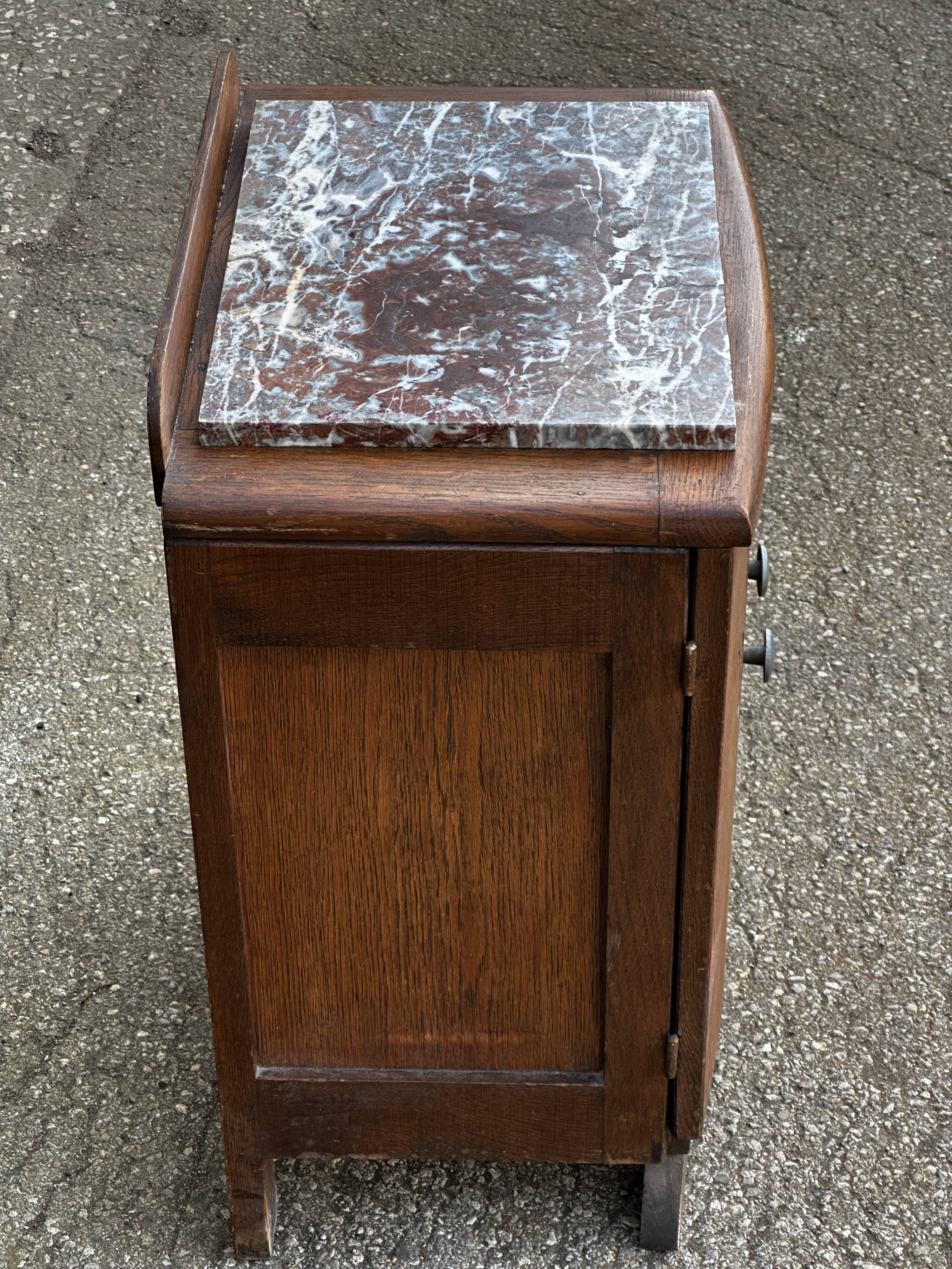 Table de chevet bois sculpté et marbre période Art-Deco