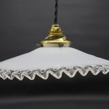 Suspension in corrugated opaline