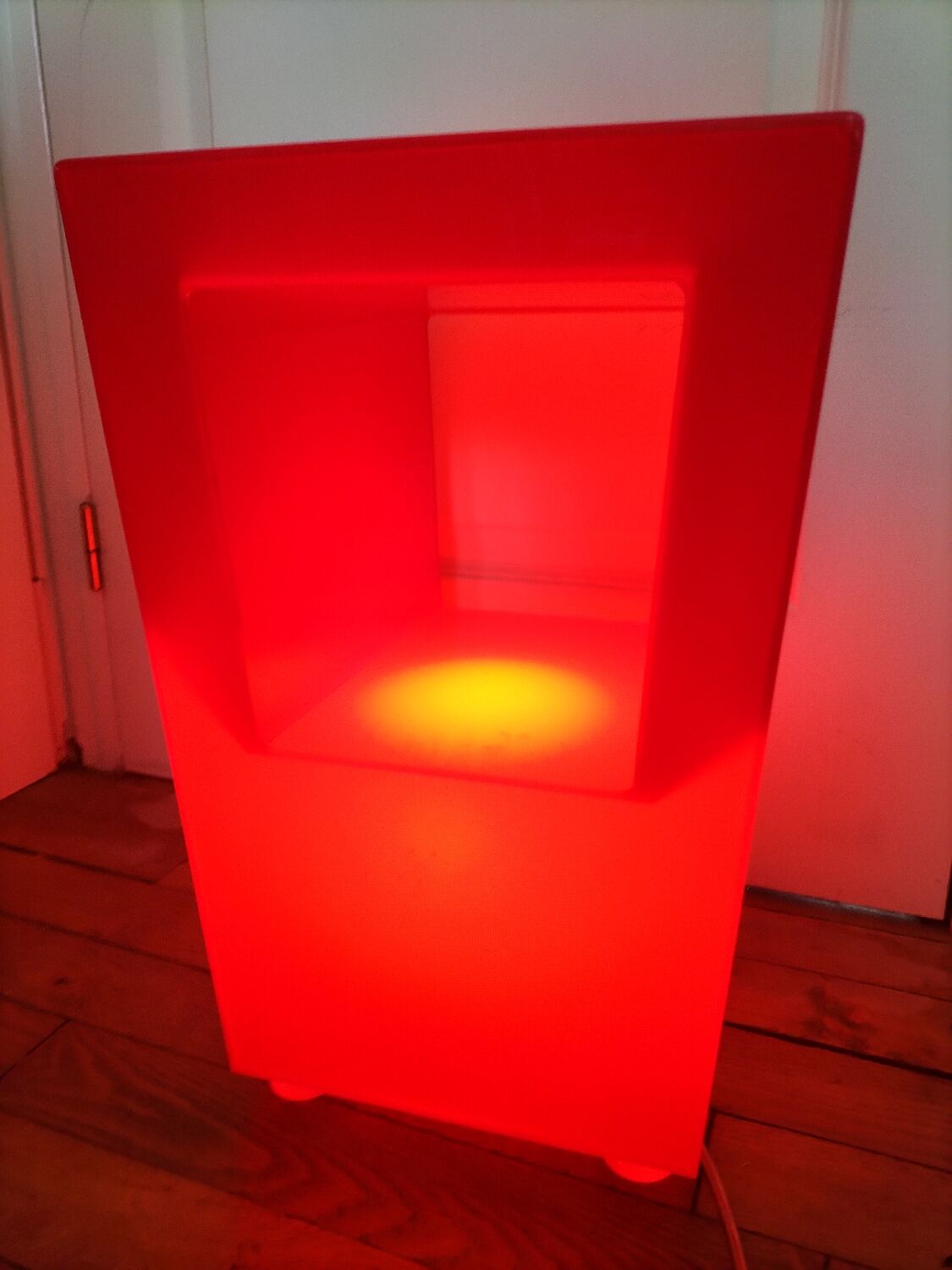 Table d'appoint ou de chevet lumineuse plexiglas