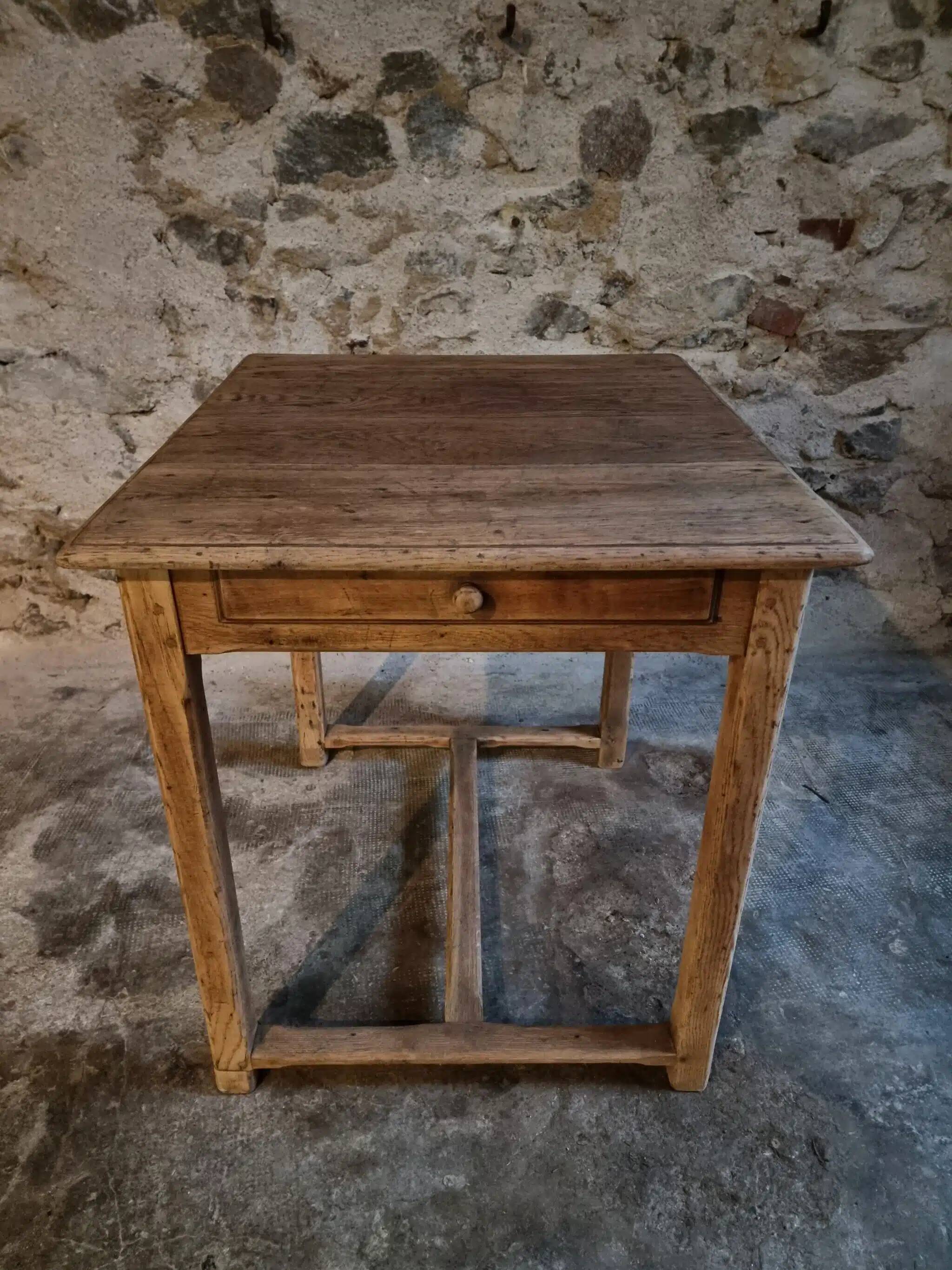 Table de ferme française ancienne en chêne avec tiroir latéral