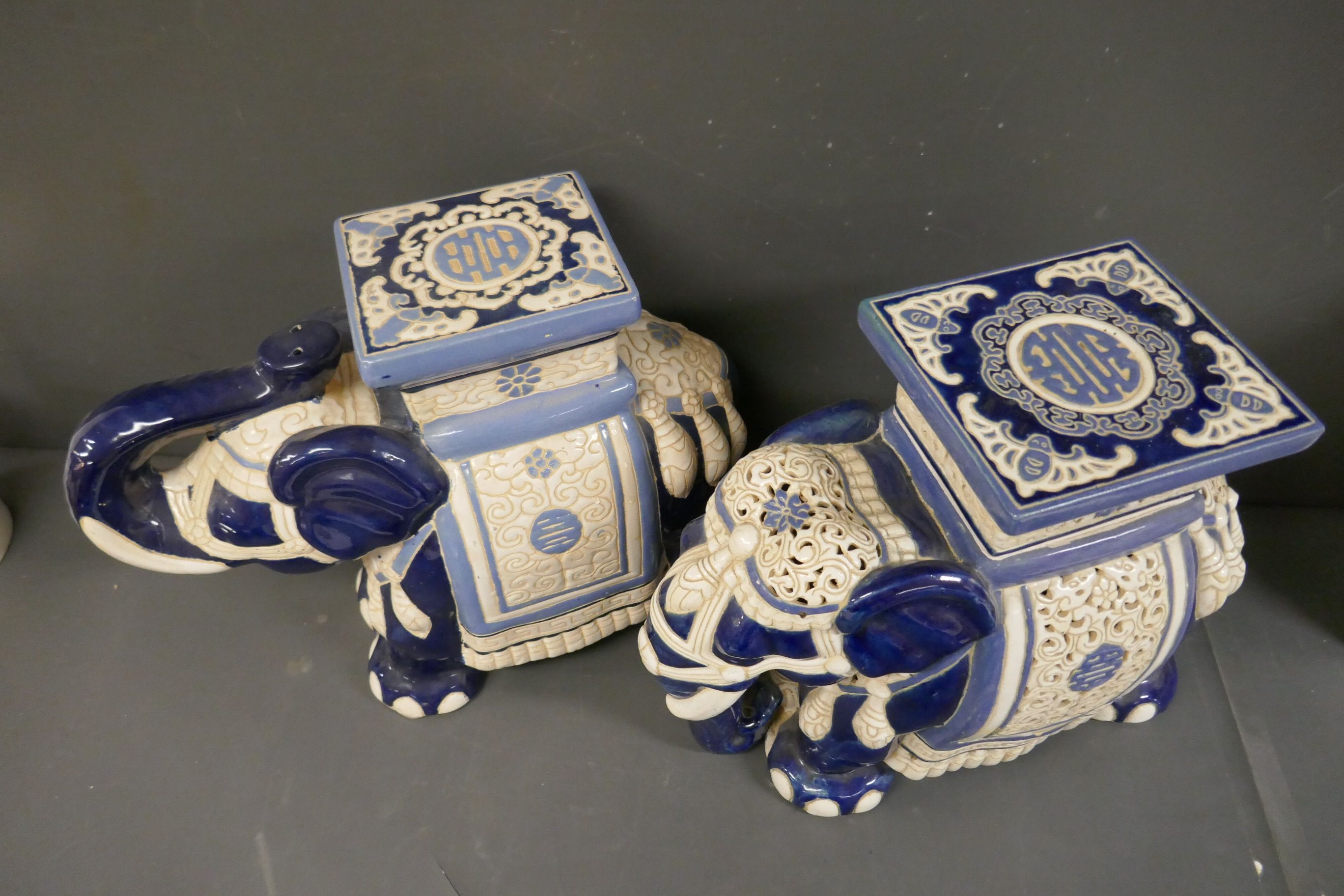 Paire de porte plantes éléphant