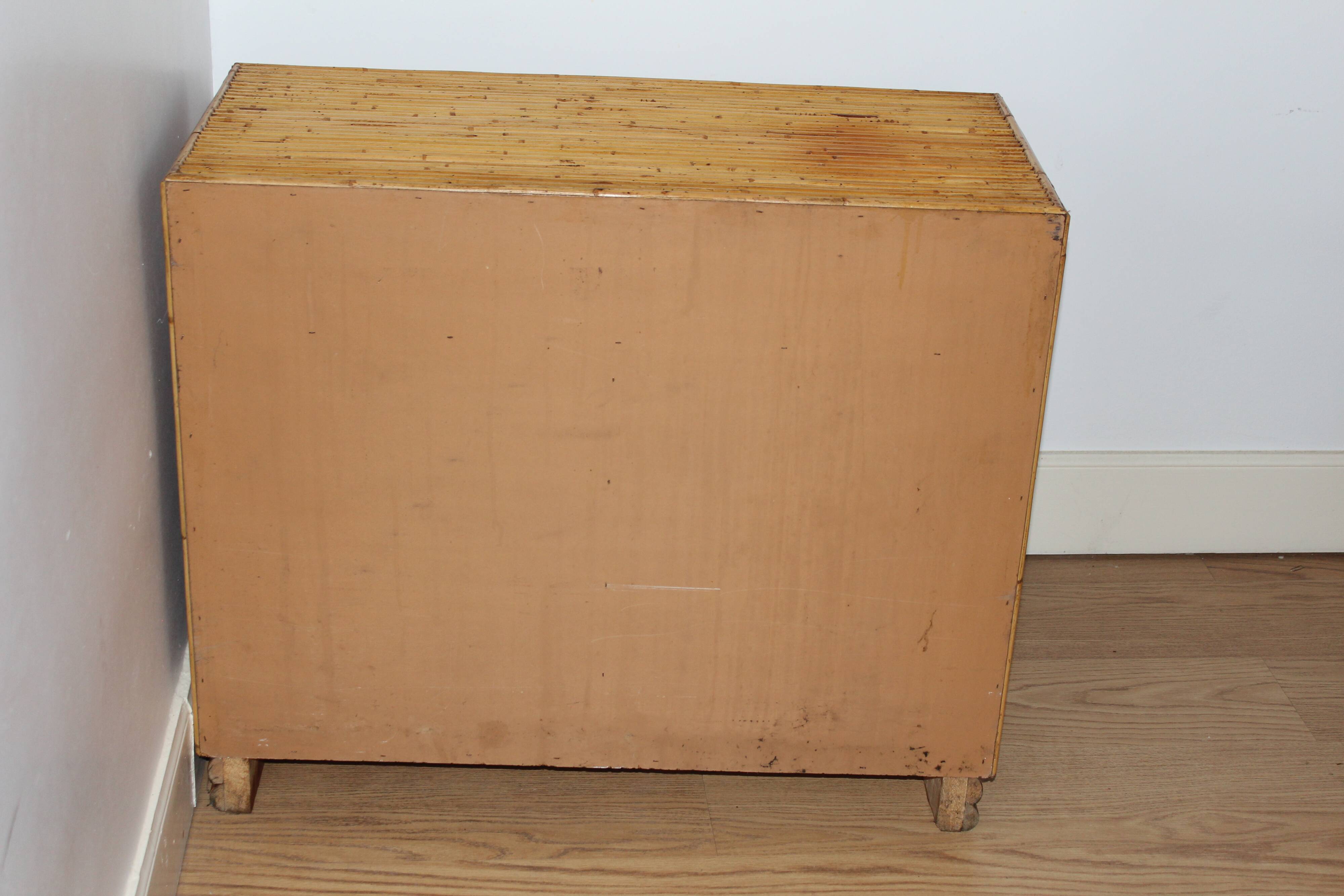 Commode en rotin vintage