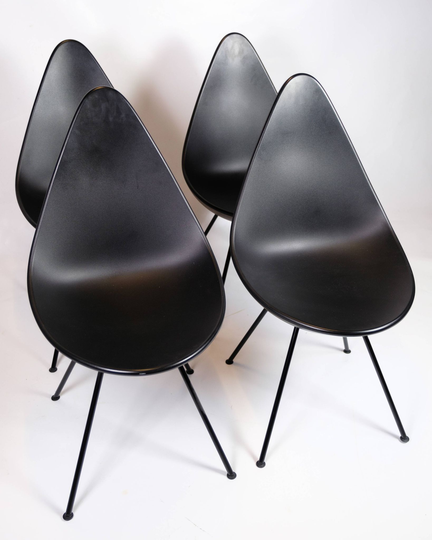 Set Of Four Dining Chairs Model 3110 Made In Black By Arne Jacobsen For Fritz Hansen From 2016s