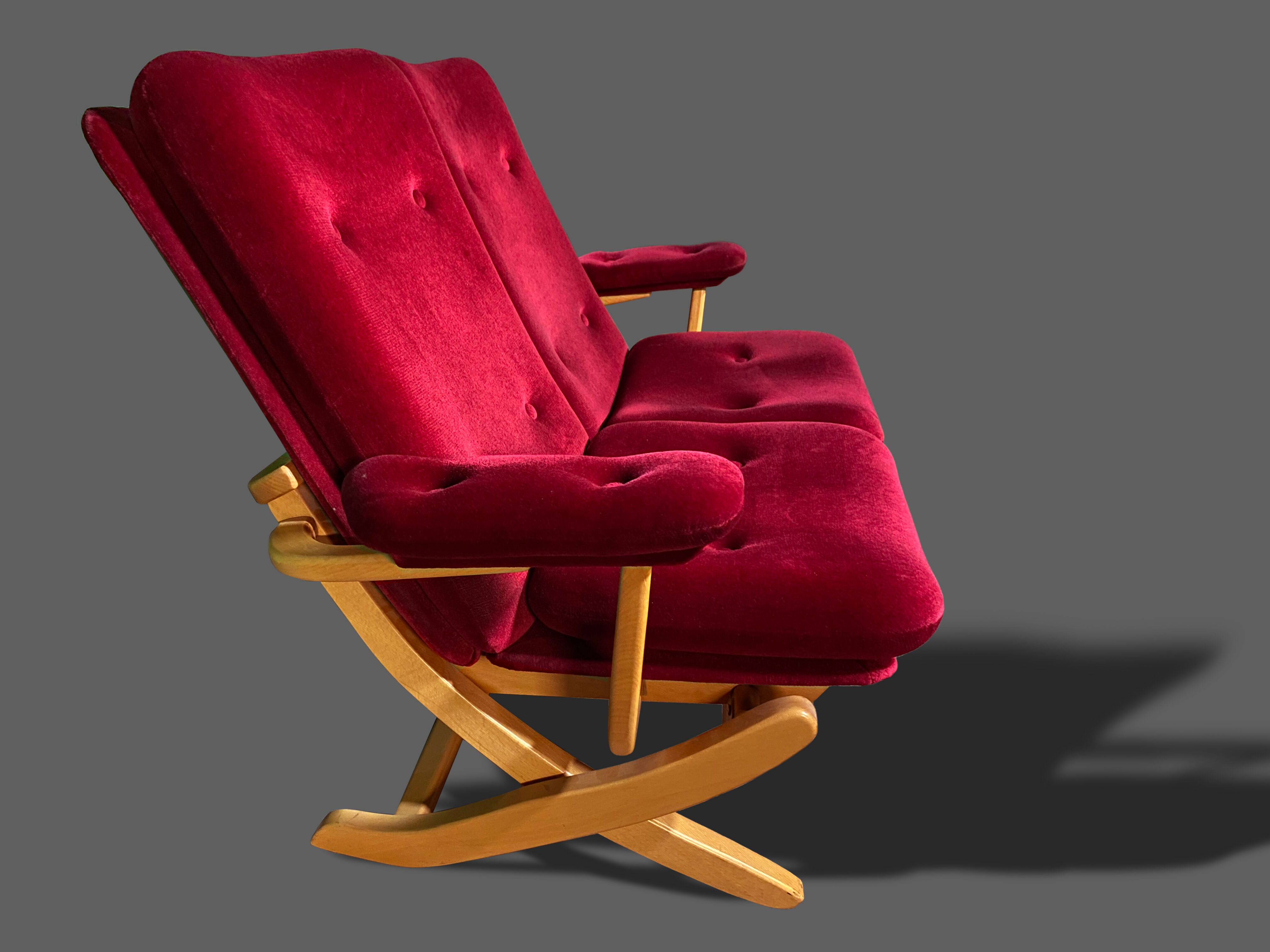2-seater red velvet sofa end of 1970