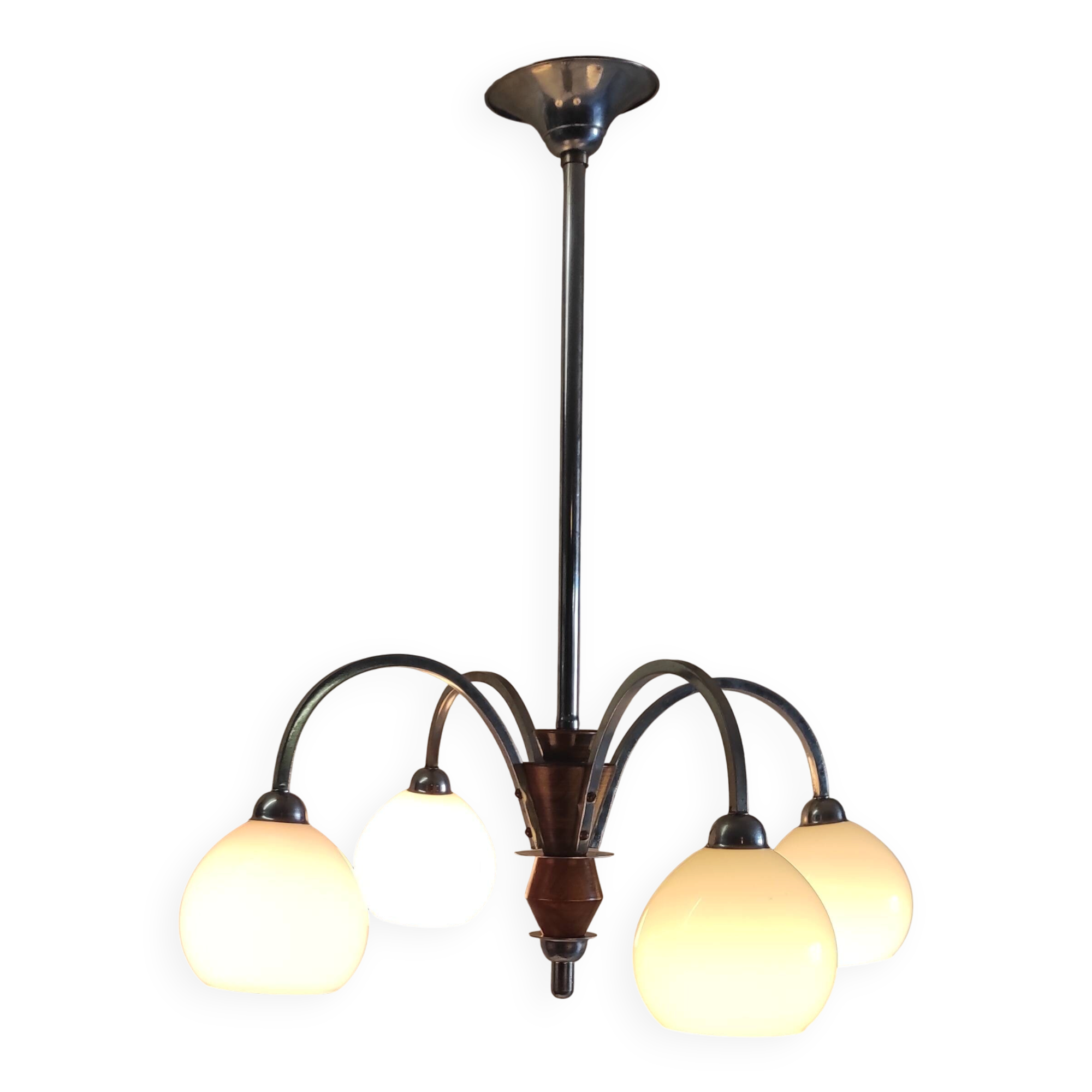 Art Deco chandelier with 4 lights in chrome metal and opaline globe - 1940s/50s