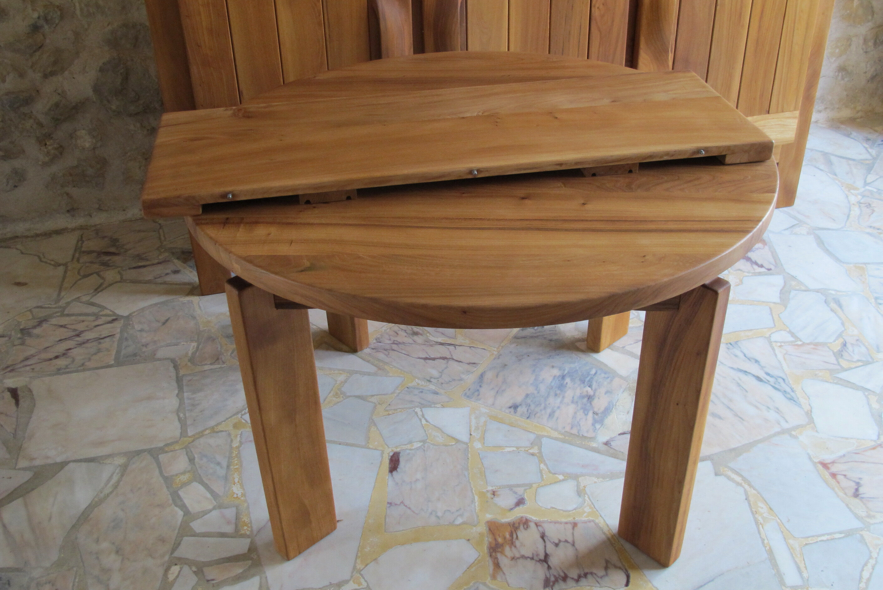 Table ronde à rallonge orme massif huilé Regain