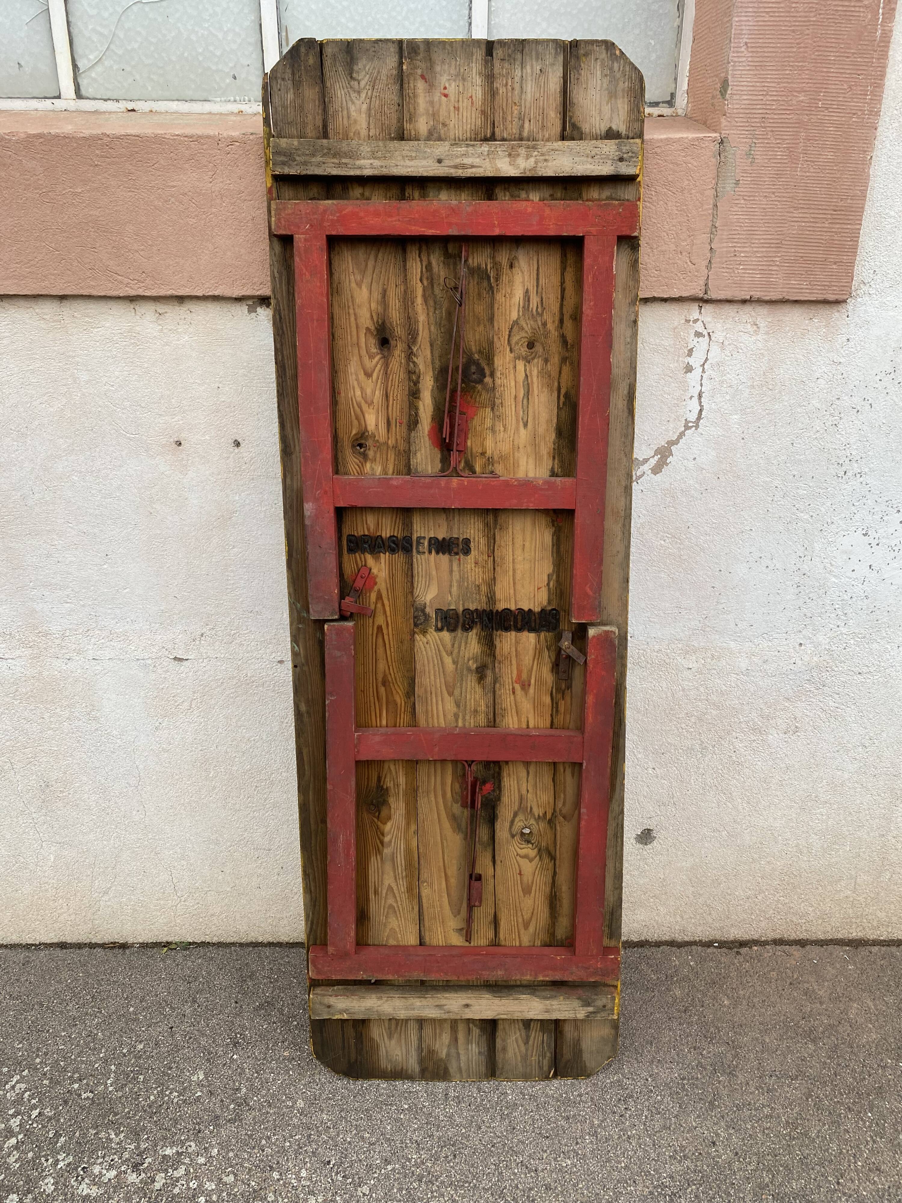 Folding brasserie table