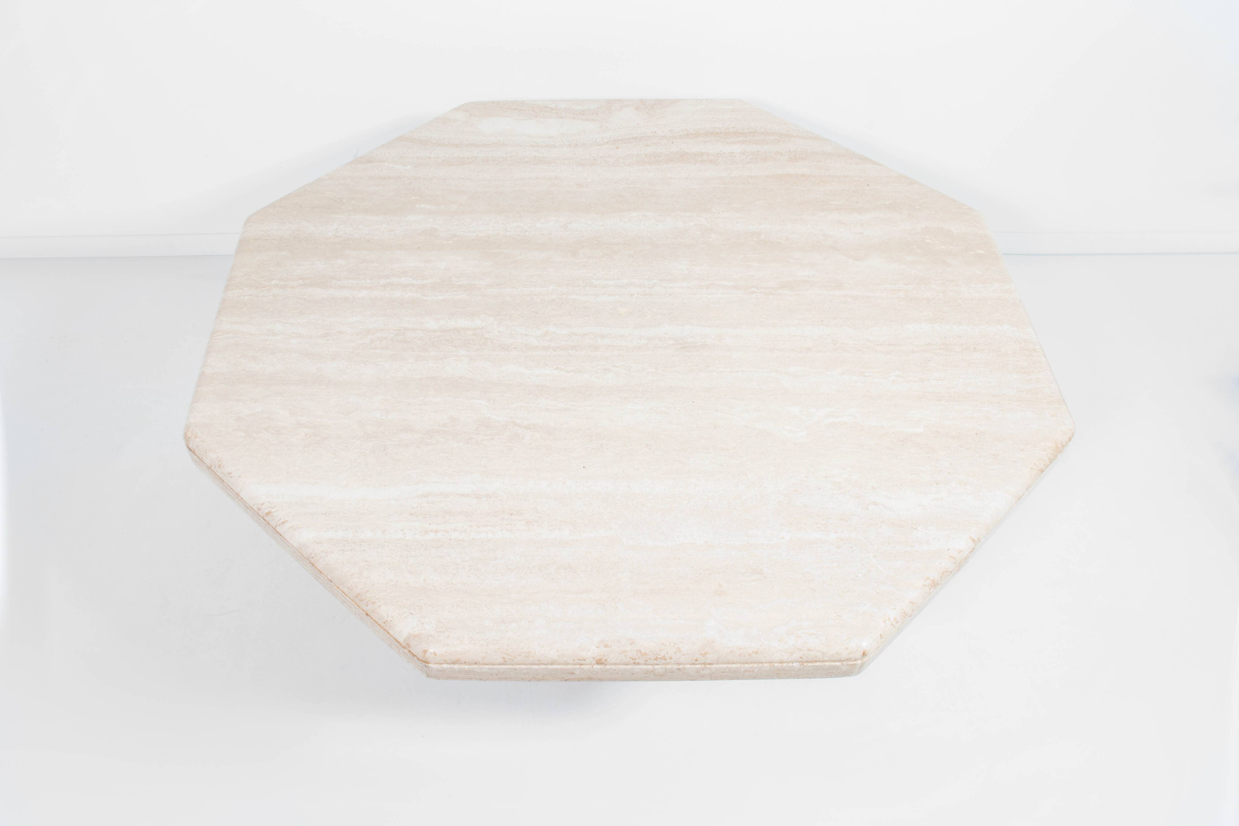 Table basse en travertin