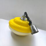Lampe à suspension en acrylique Space Age des années 70 en jaune et blanc, Italie