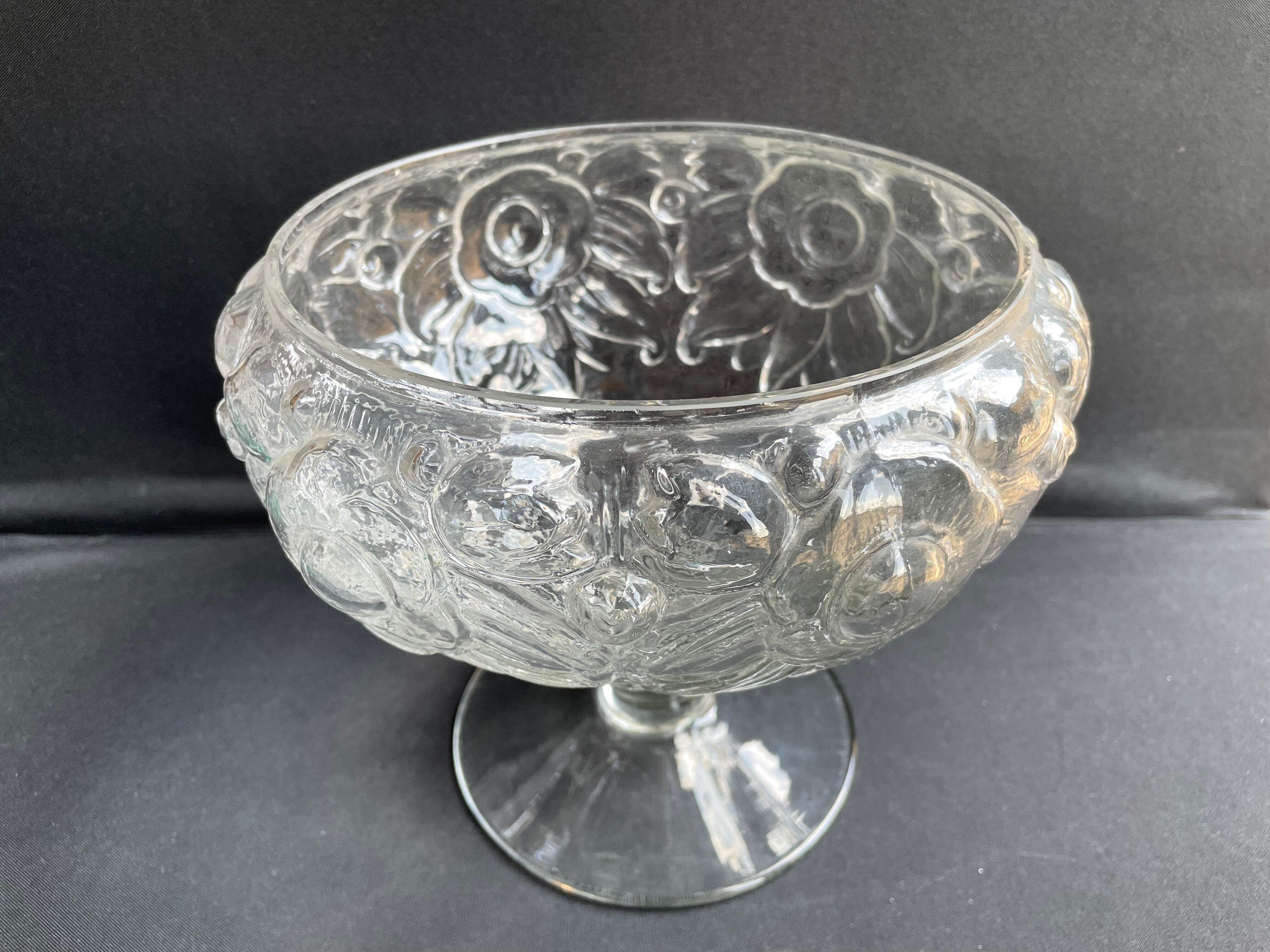 Fruit cup in molded crystal