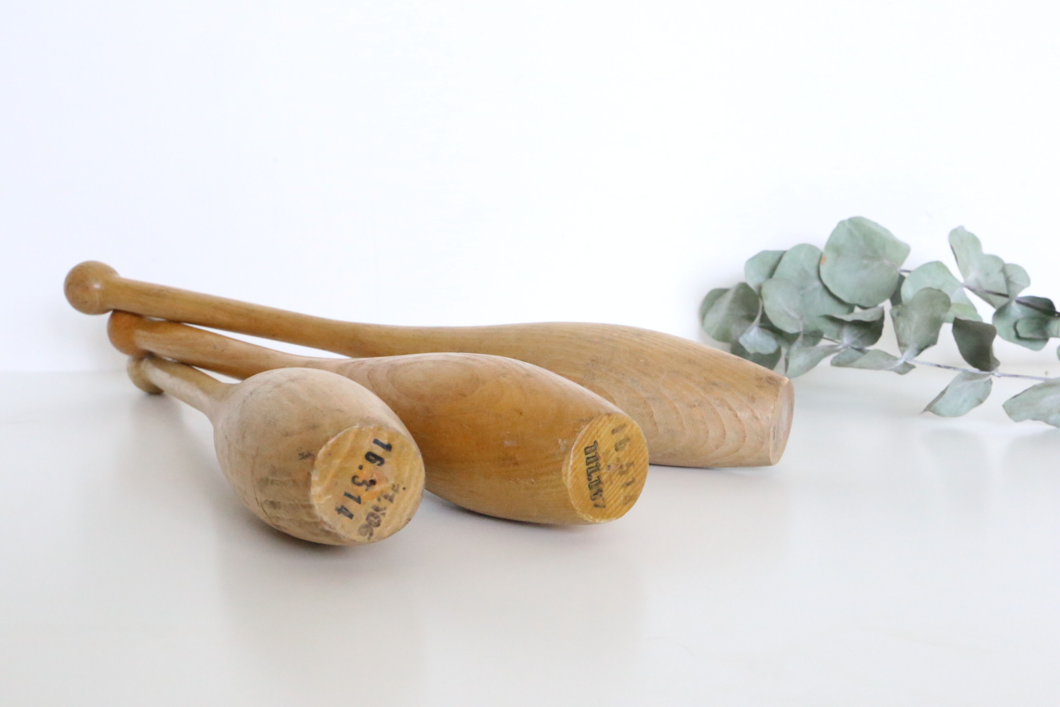 Set of 3 vintage juggling pins, beech wood, vintage
