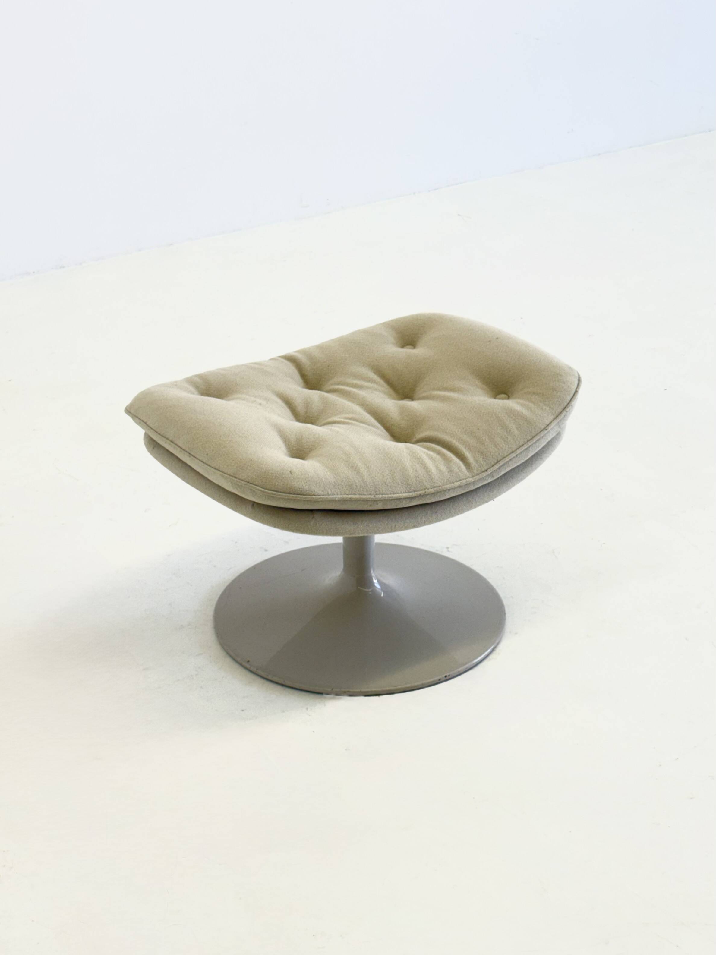 Artifort F588 Ottoman by Geoffrey Harcourt