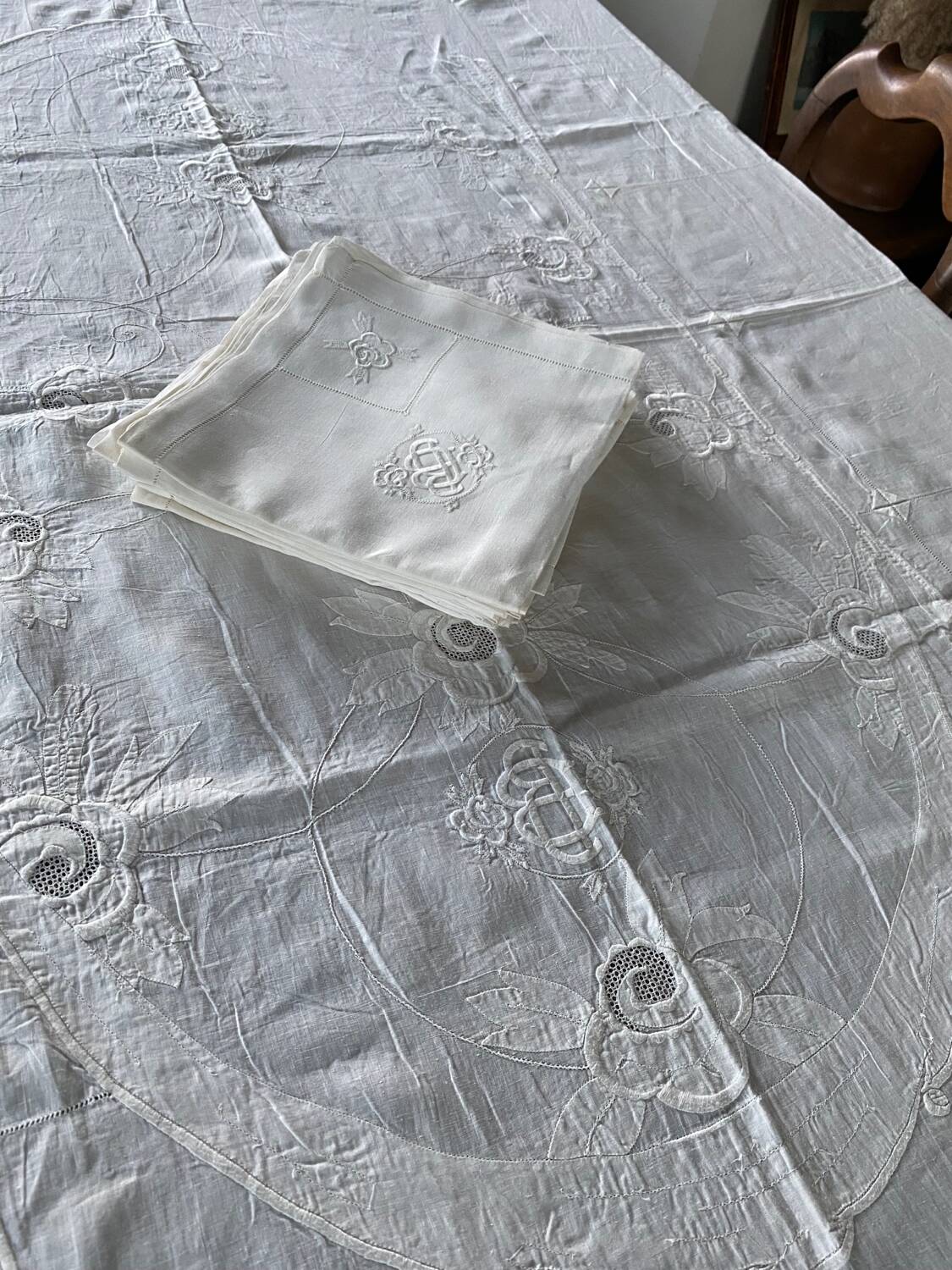 Tablecloth and 12 embroidered and monogrammed napkins
