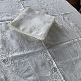 Nappe et 12 serviettes brodées et monogrammées