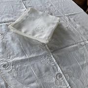 Nappe et 12 serviettes brodées et monogrammées
