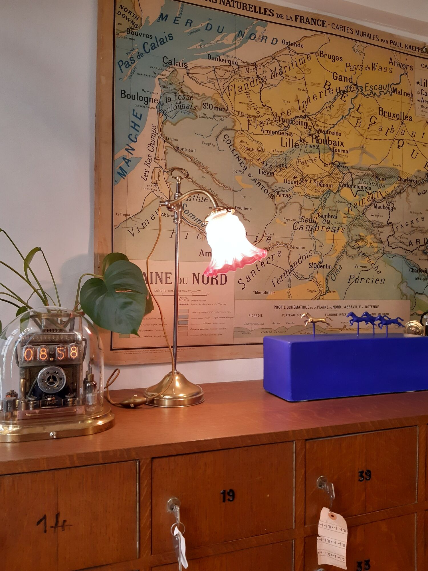 Old lamp to lay in gilded brass, arms collar of articulated swan