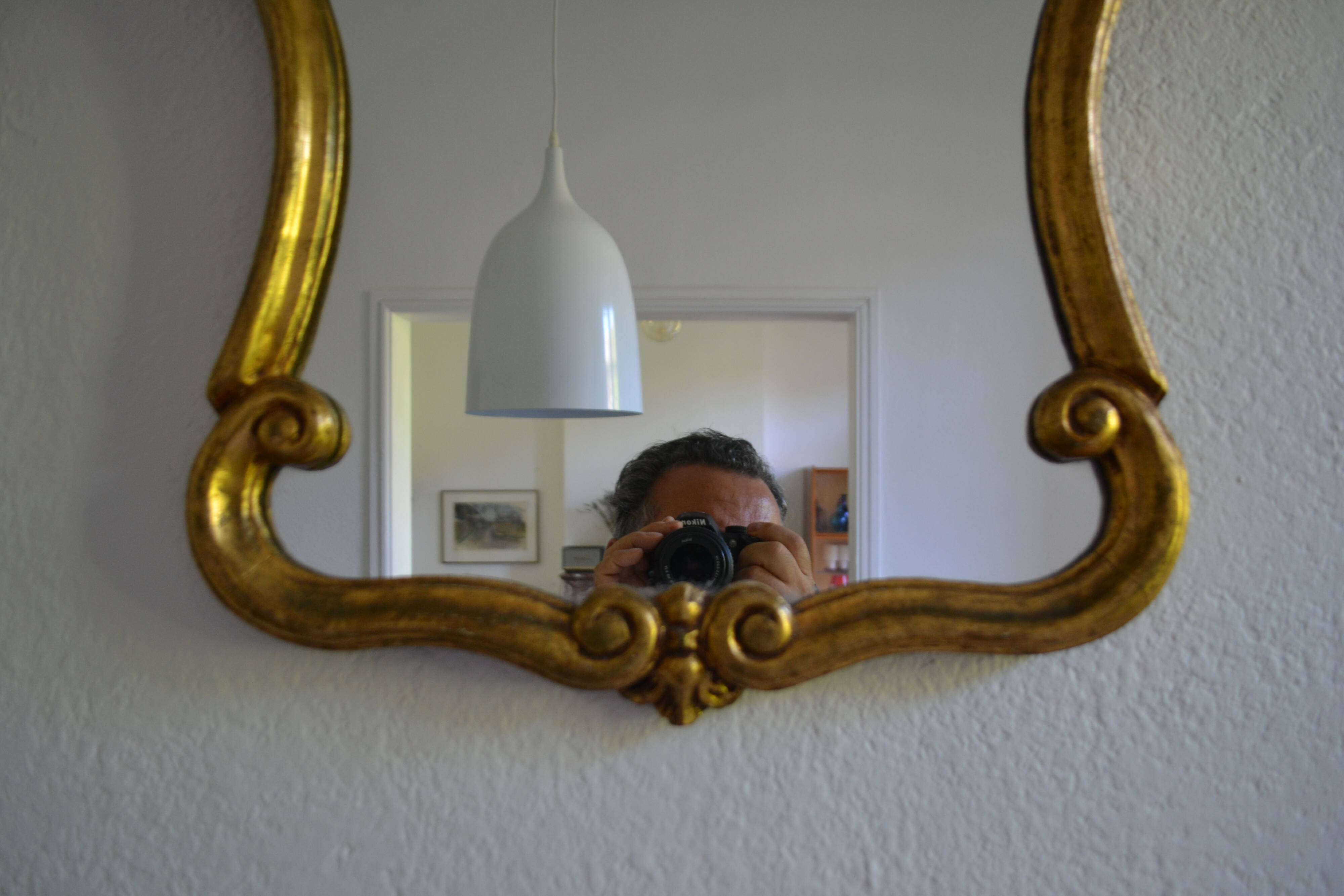 Baroque mirror with carved and gilded wooden frame 80 x 60 cm