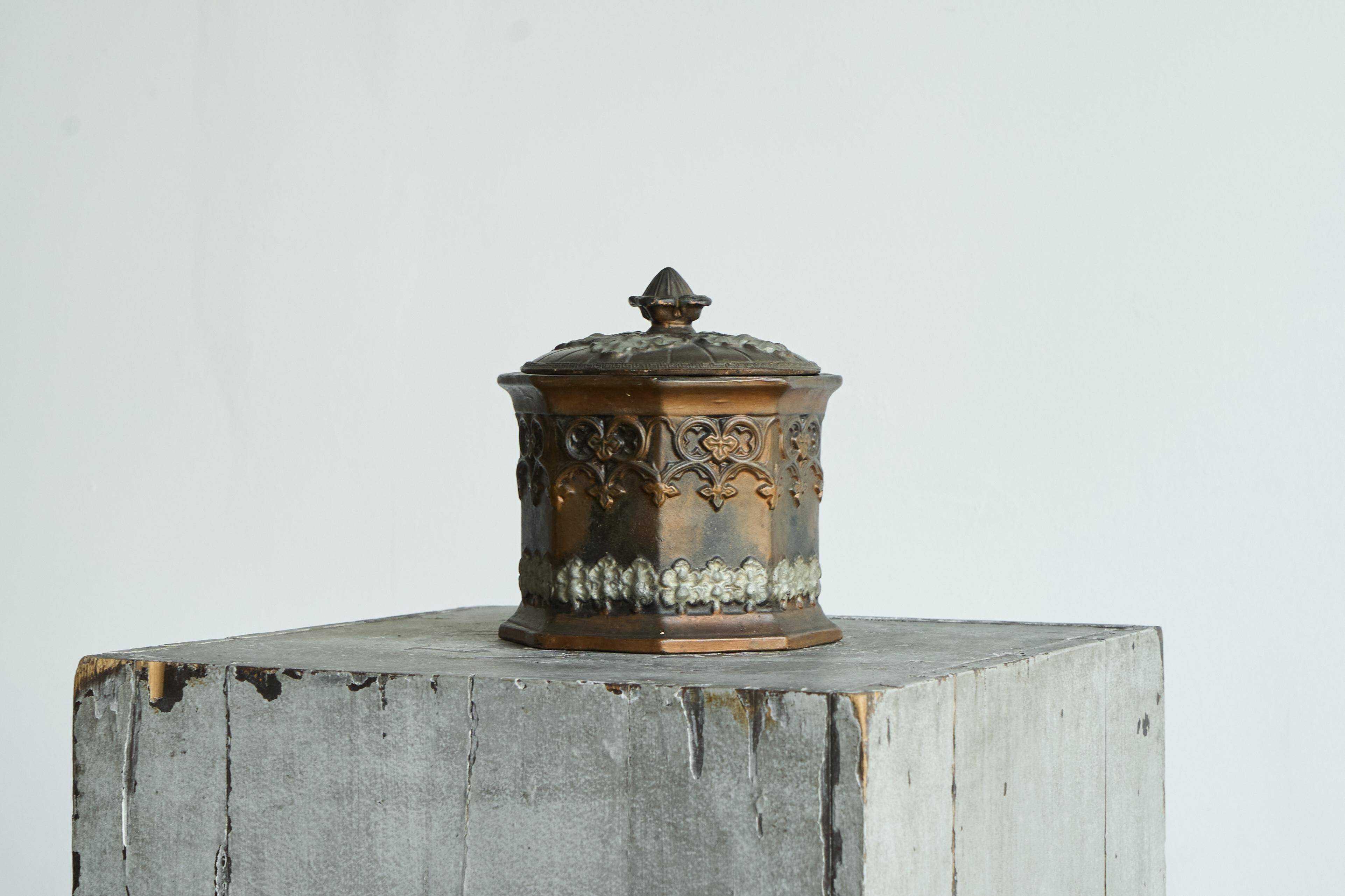 Pot à tabac ancien style néogothique XIXe siècle