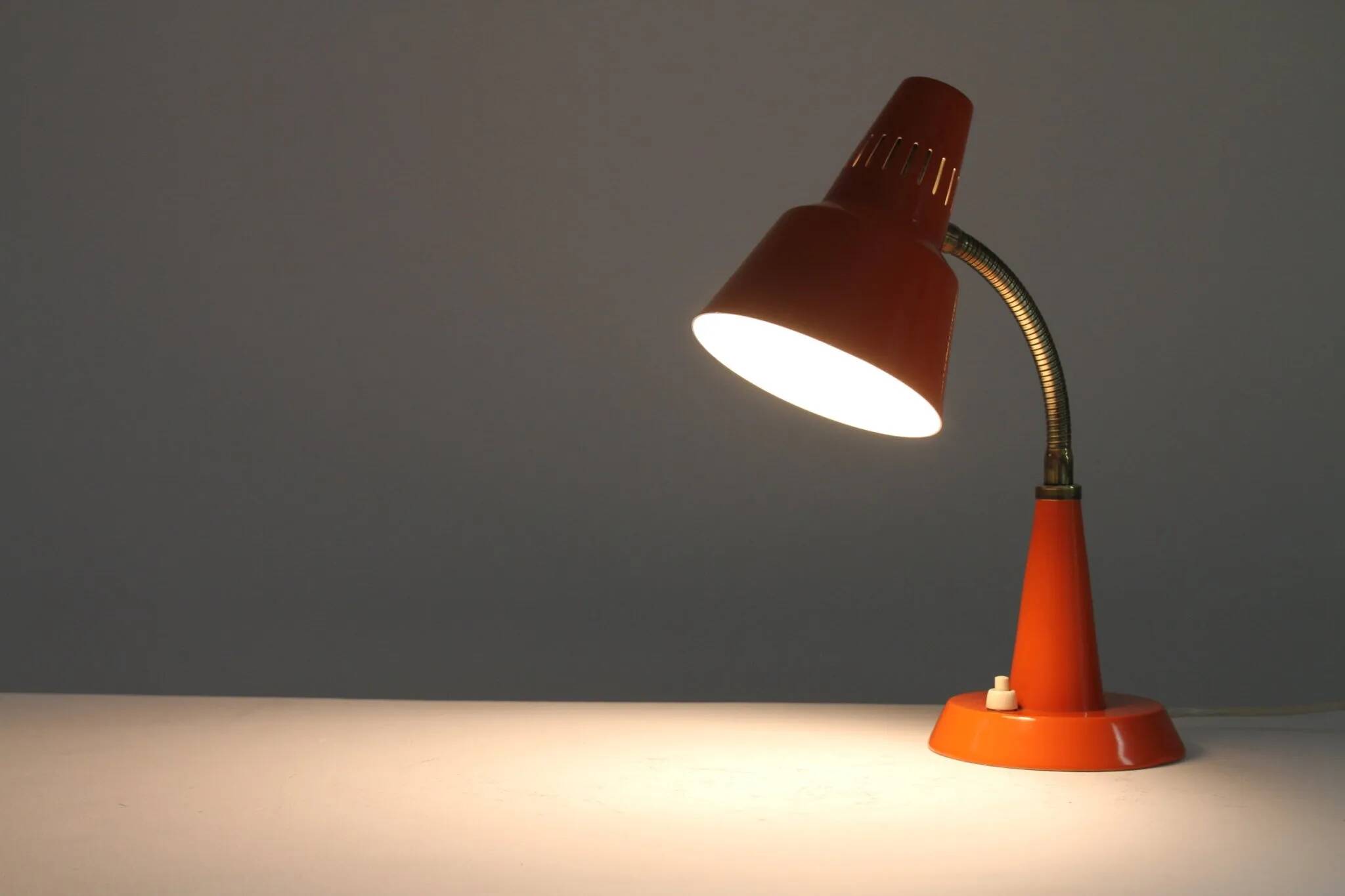 Gemi Model 600/5 Table or Desk Lamp – Swedish Modernism in Burnt Orange