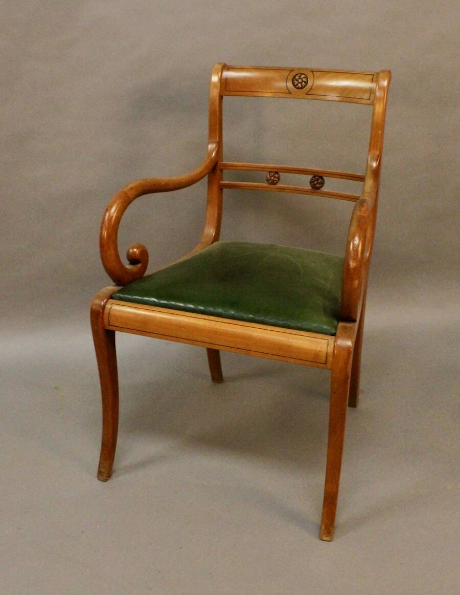 Bureau plat en merisier et son fauteuil