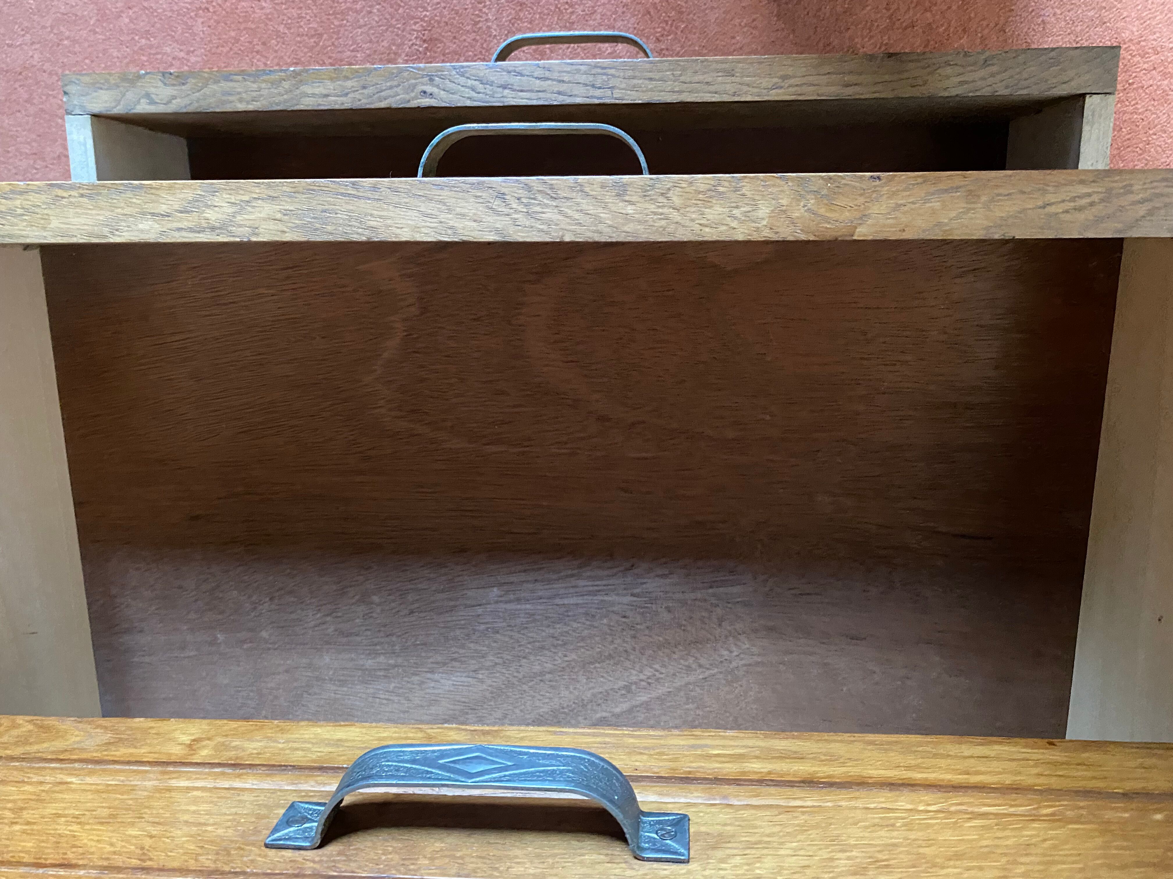 Commode -semainier vintage 6 drawers. Light oak wood furniture in very good condition