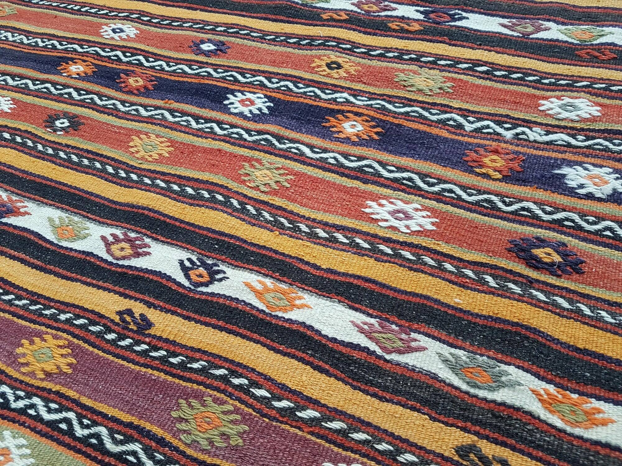 Kilim turc vintage tissé main 136x218 cm