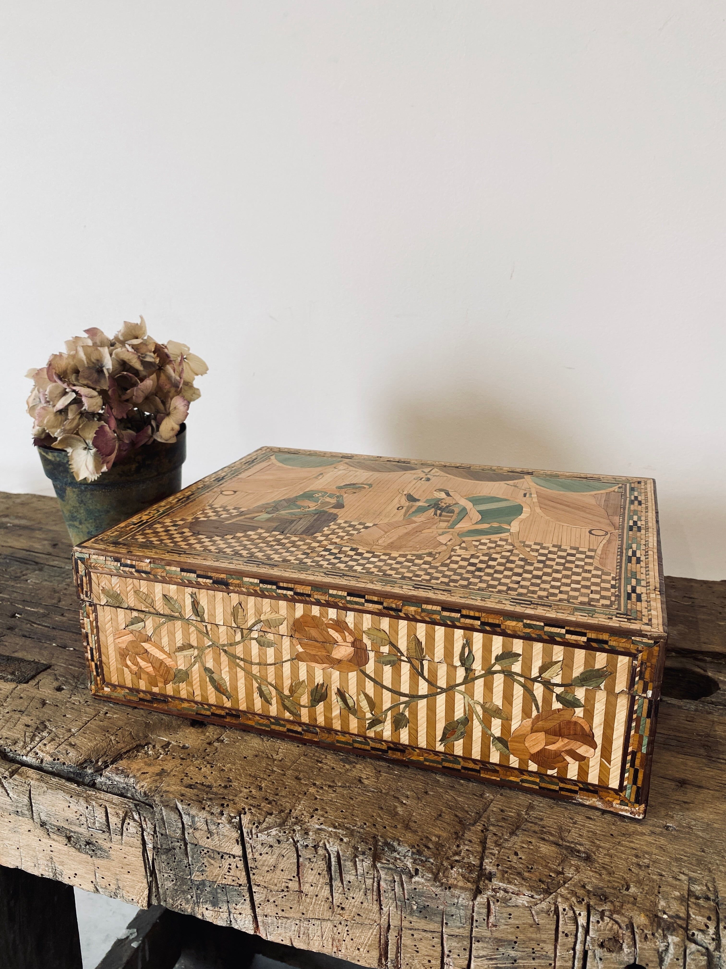 Jewellery box, secrets, straw marquetry and oriental patterns.