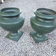 Pair of Medici vases in cast iron from the 19th century.